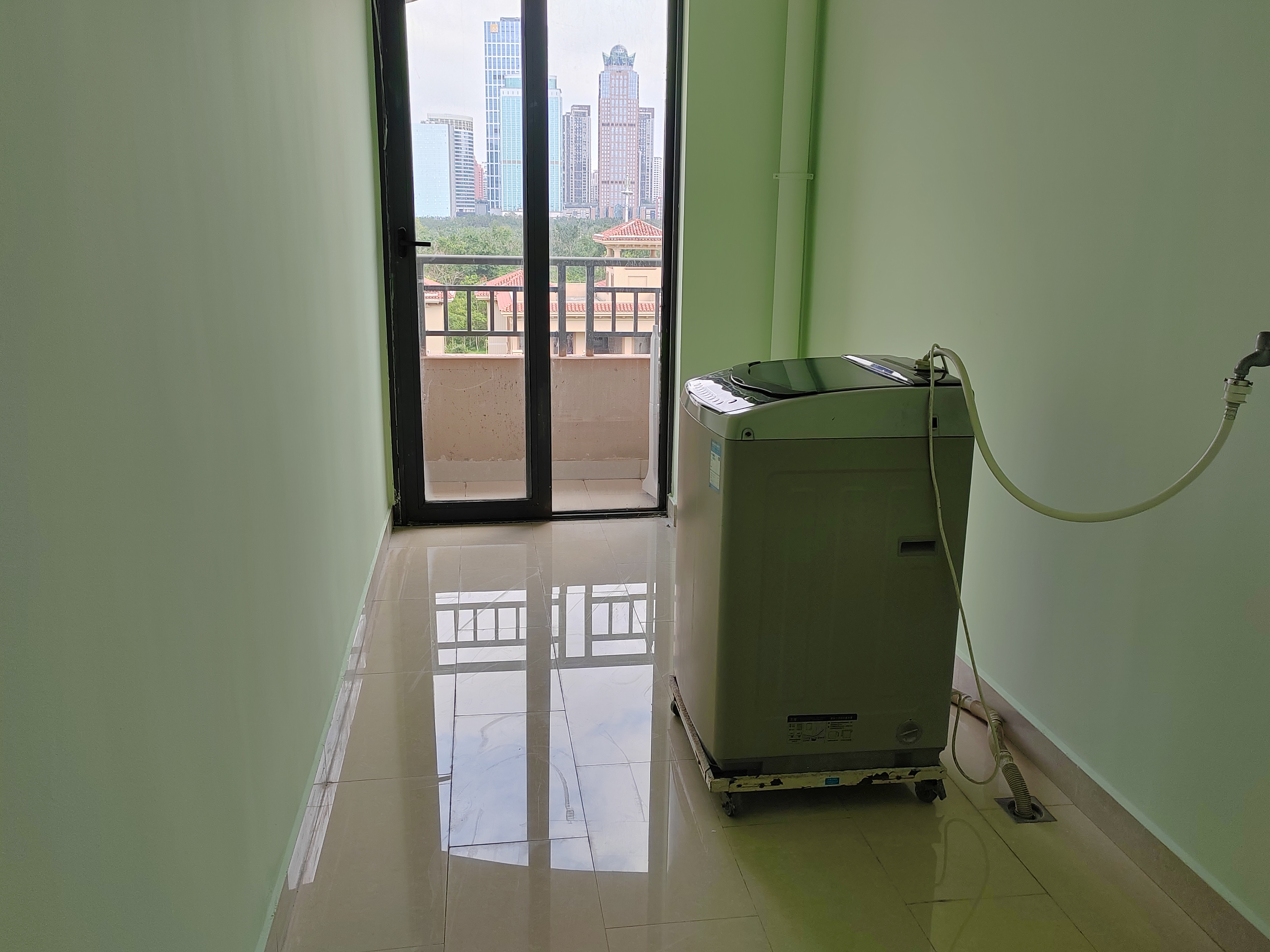 海口湾1号 4室2厅1卫 650.0万 海口湾1号 4室2厅1卫 650.0万客厅