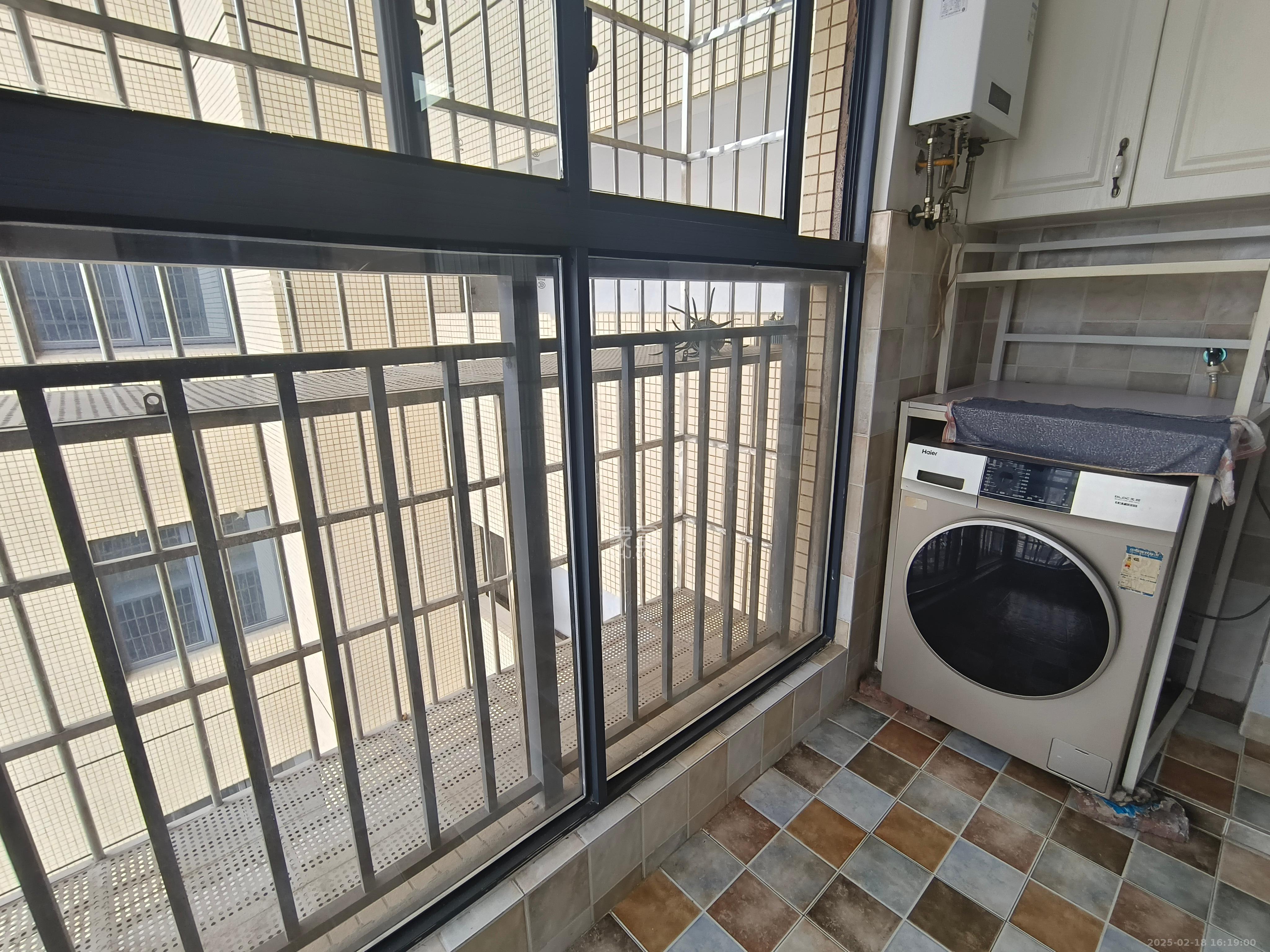 叠彩兰亭  3室2厅1卫   2500.00元/月室内图