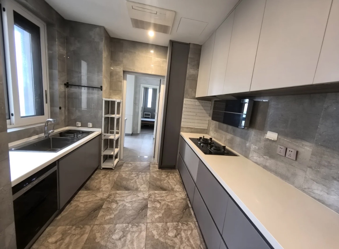 海航豪庭北苑 5室2厅2卫 530.0万 海航豪庭北苑 5室2厅2卫 530.0万客厅