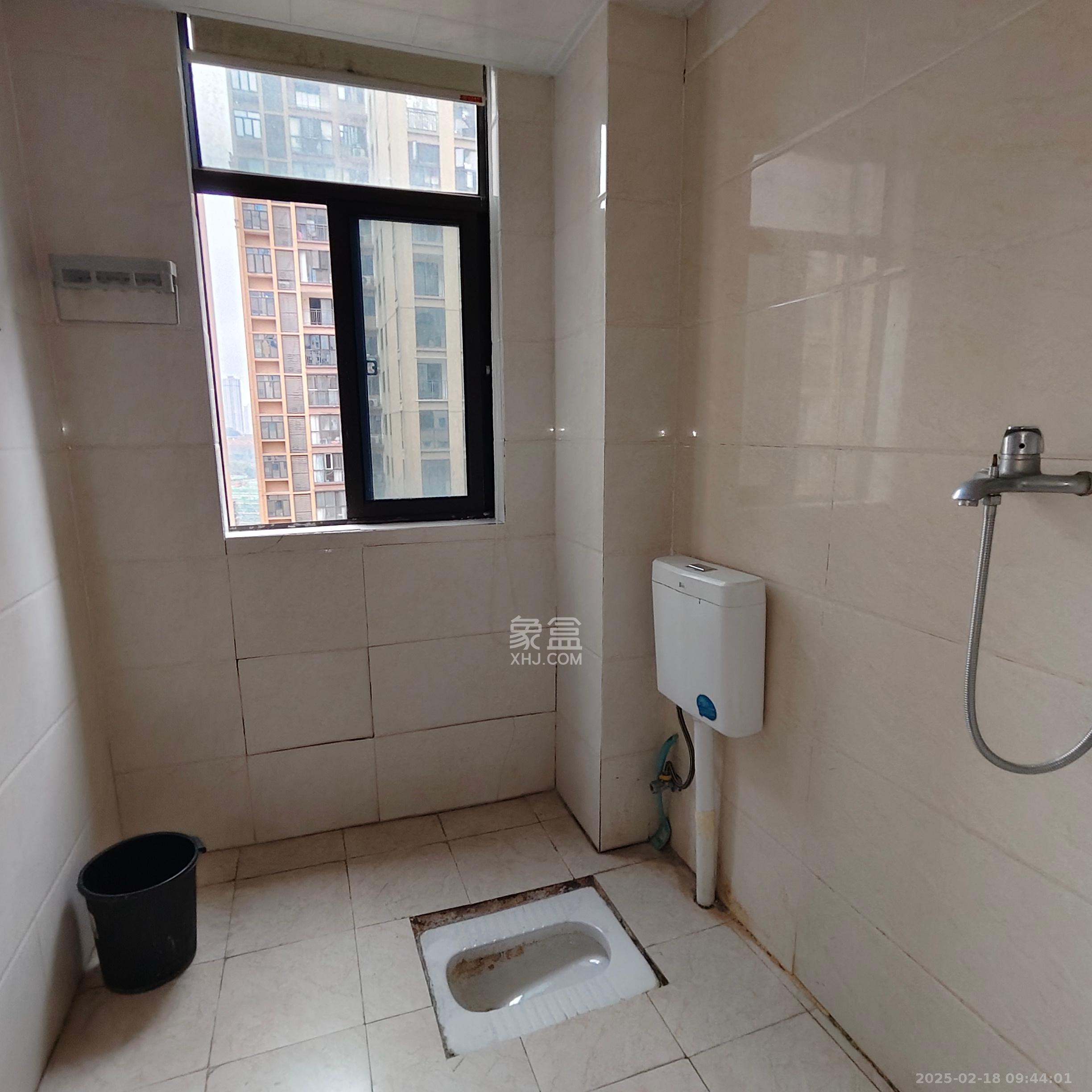 德润小区(丰升德润小区) 3室2厅2卫 2200.0元/月 德润小区(丰升德润小区) 3室2厅2卫 2200.0元/月室内图