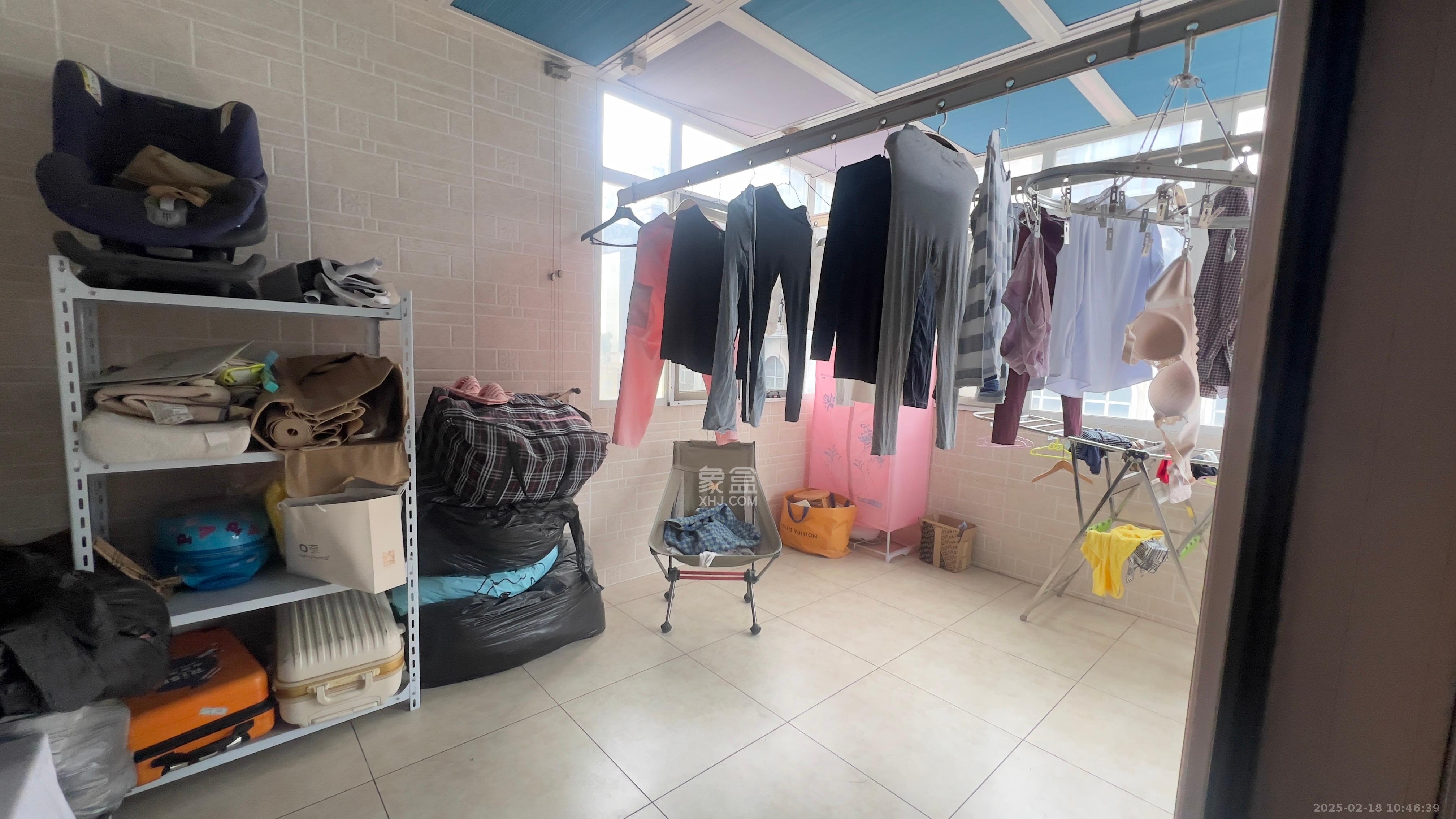 九华富瑶天下 4室2厅1卫 168.0万 九华富瑶天下 4室2厅1卫 168.0万客厅