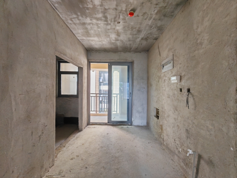 海航豪庭南苑 3室2厅2卫 295.0万 海航豪庭南苑 3室2厅2卫 295.0万客厅