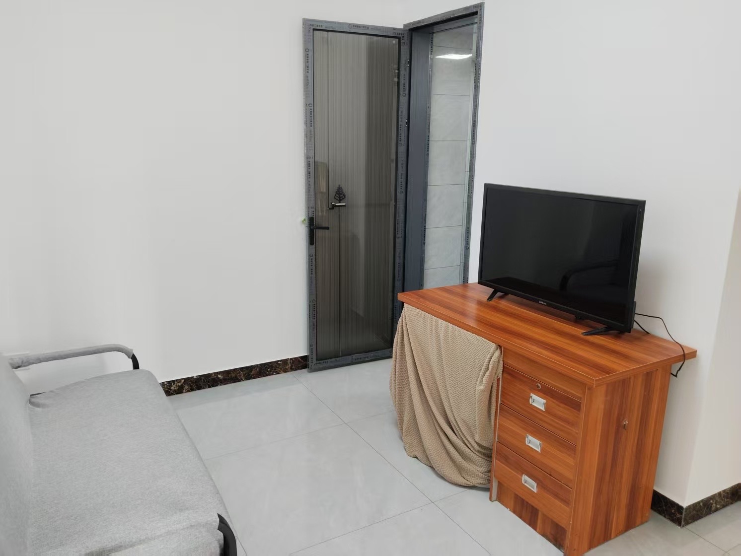 南玻公寓 3室2厅2卫 115.0万 南玻公寓 3室2厅2卫 115.0万客厅