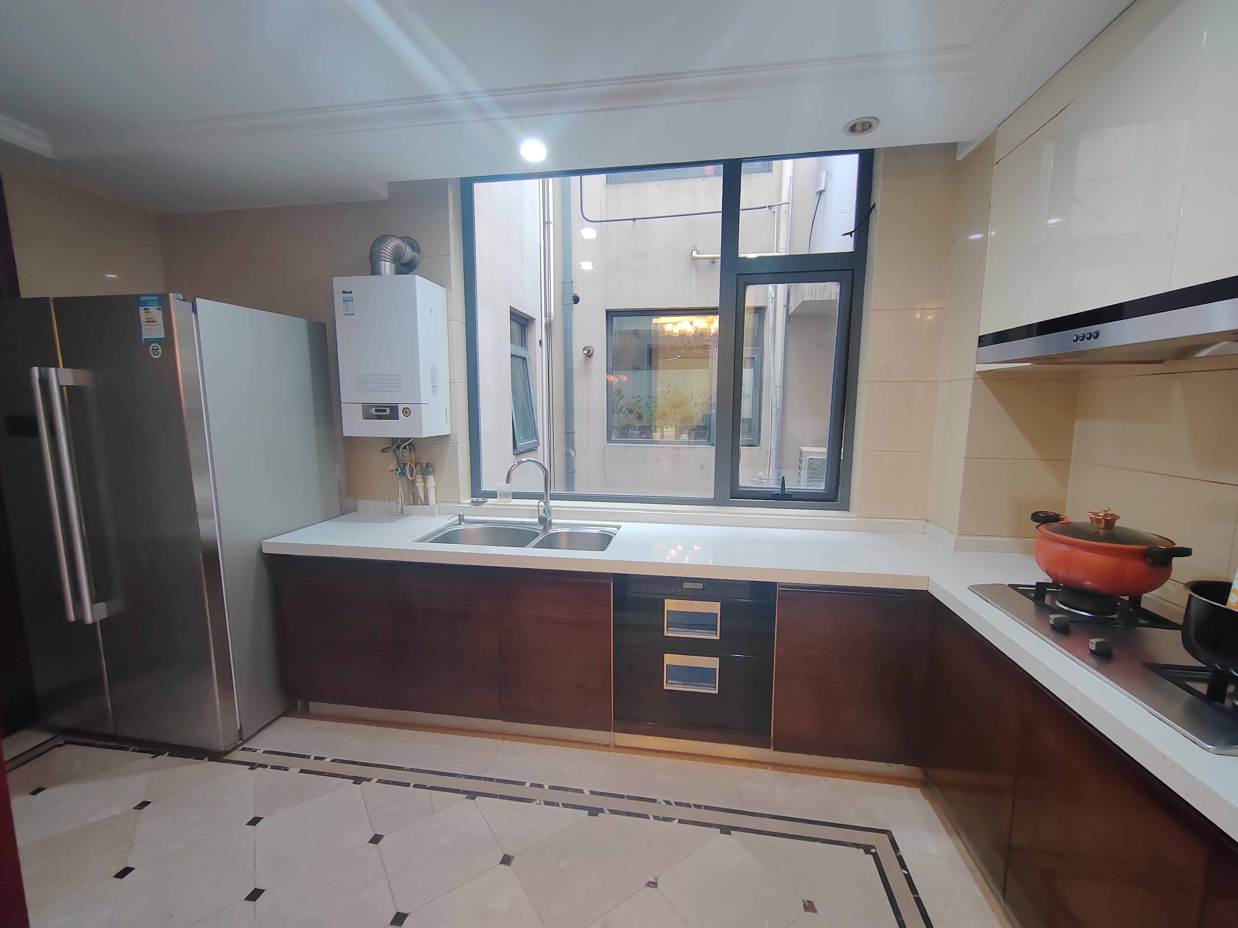 海口湾1号 4室2厅1卫 650.0万 海口湾1号 4室2厅1卫 650.0万客厅