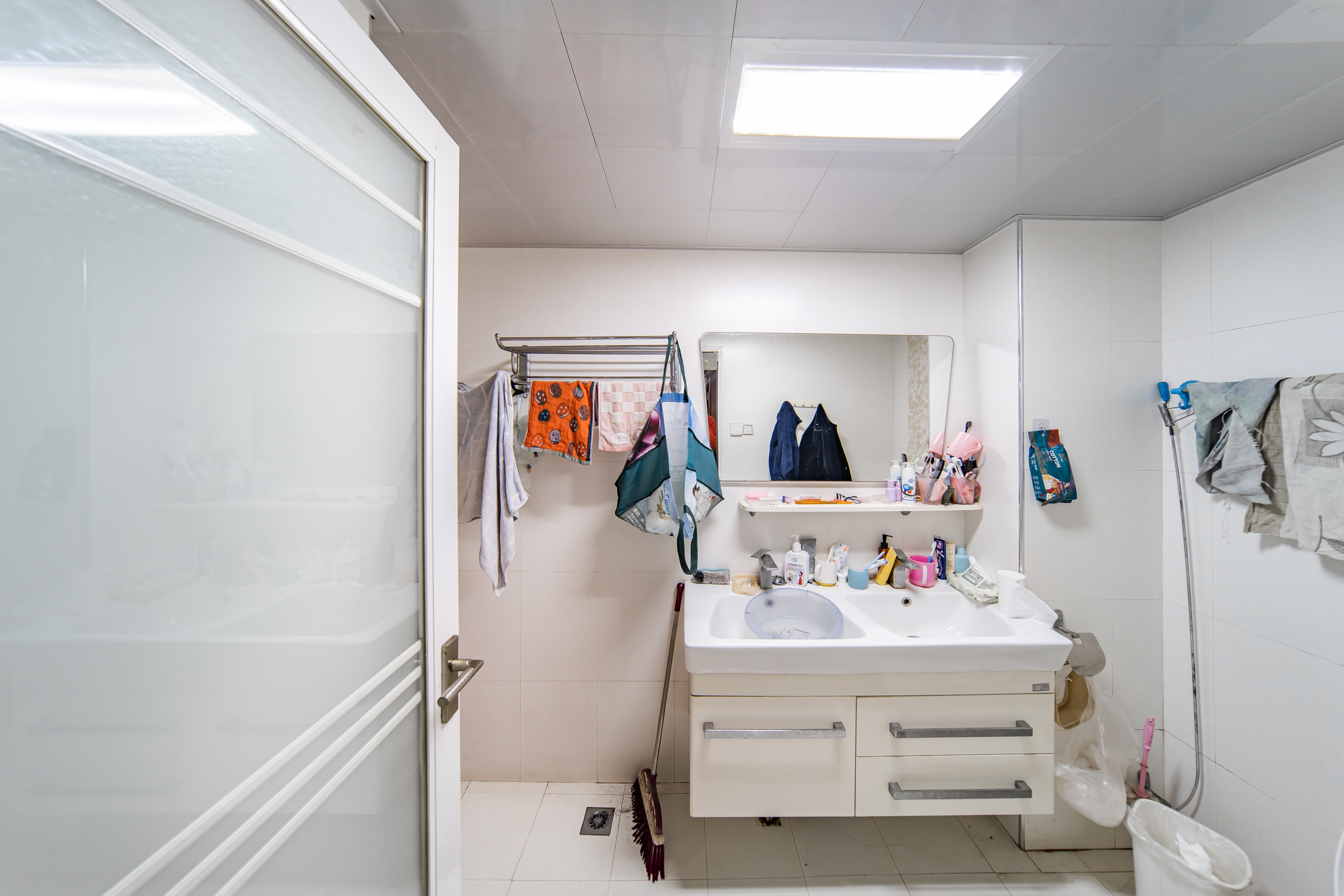 阳光100二期 3室2厅1卫 118.0万 阳光100二期 3室2厅1卫 118.0万卫生间