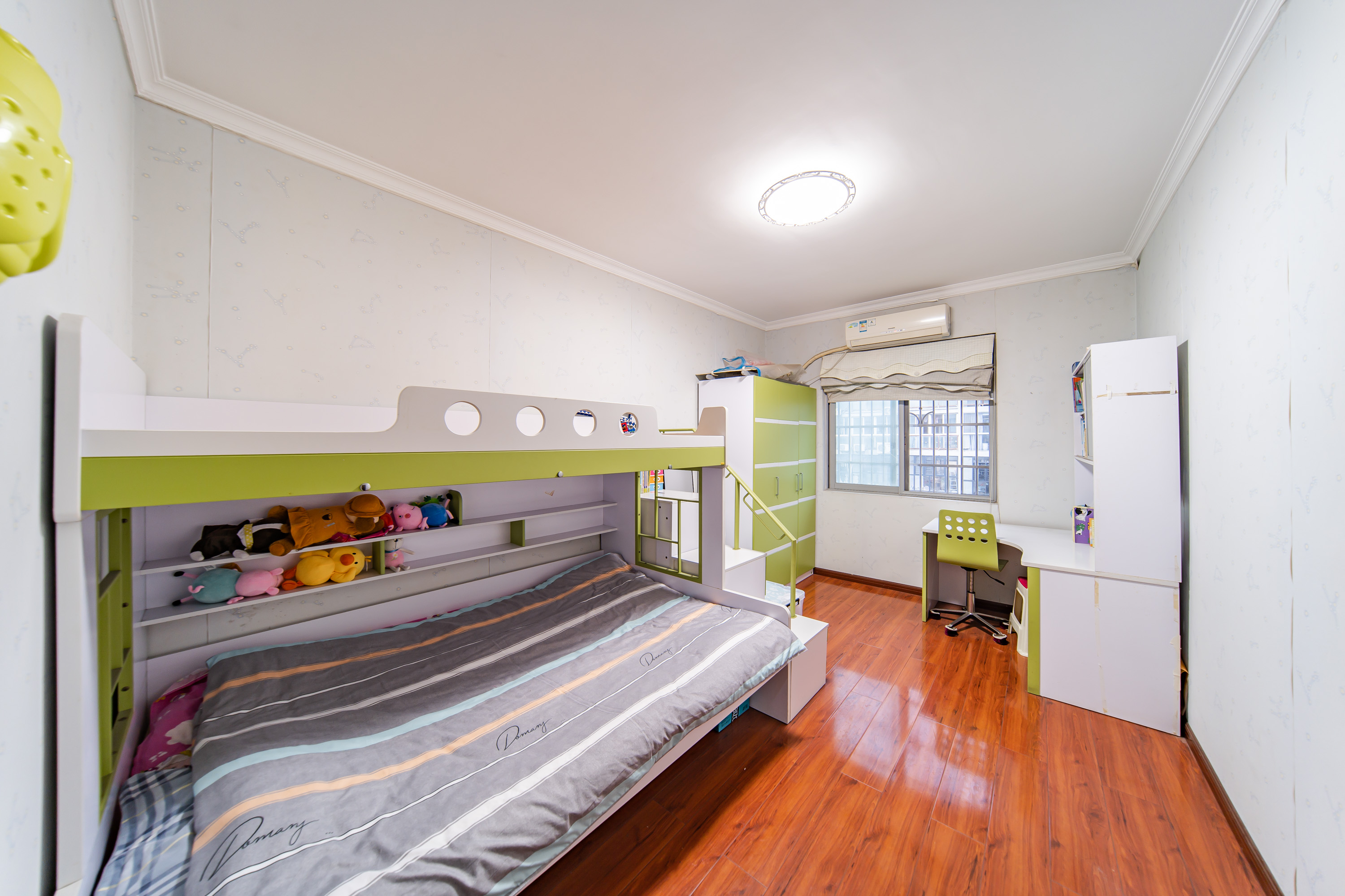 阳光100二期 3室2厅1卫 118.0万 阳光100二期 3室2厅1卫 118.0万卧室