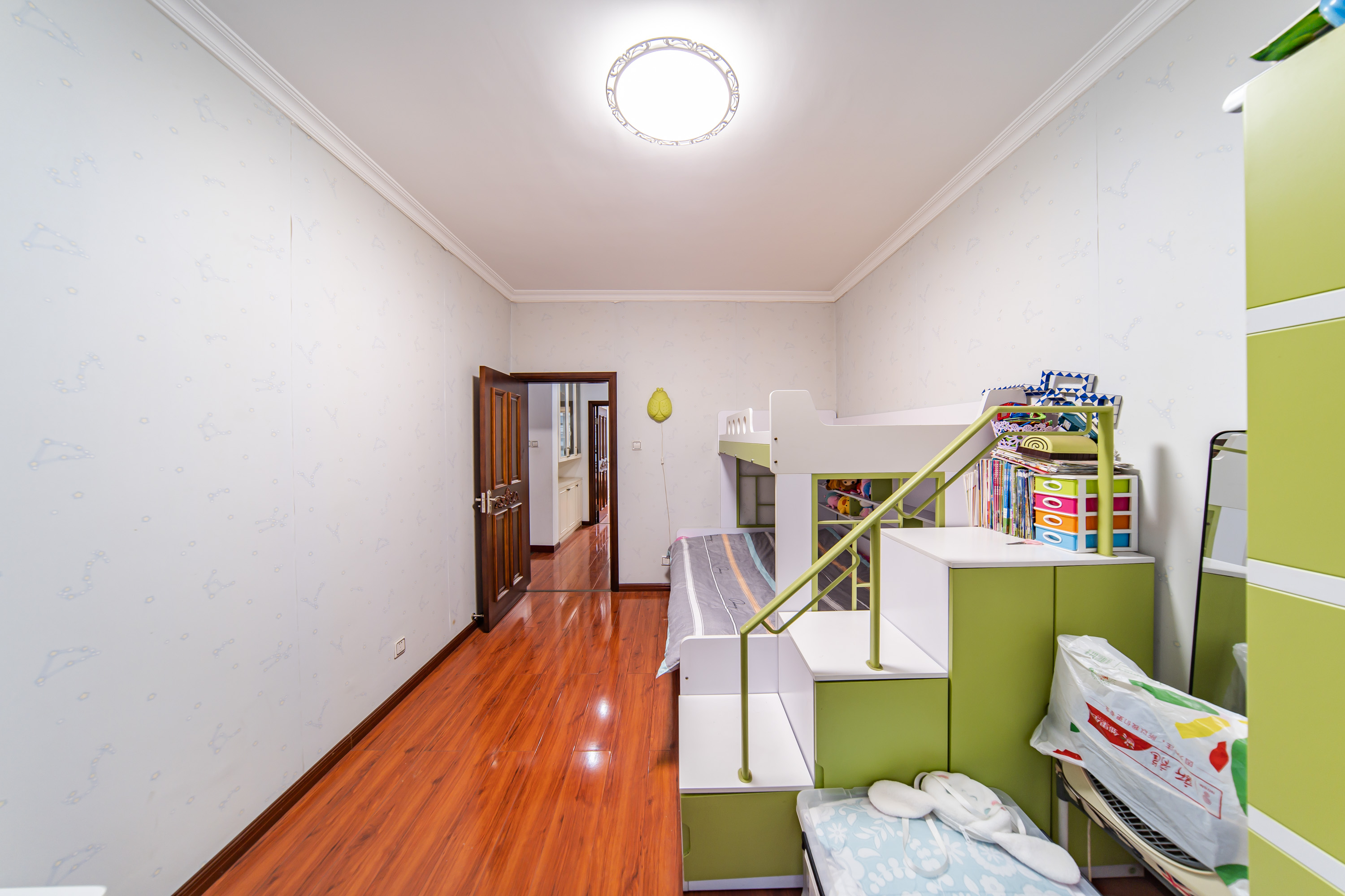 阳光100二期 3室2厅1卫 118.0万 阳光100二期 3室2厅1卫 118.0万卧室