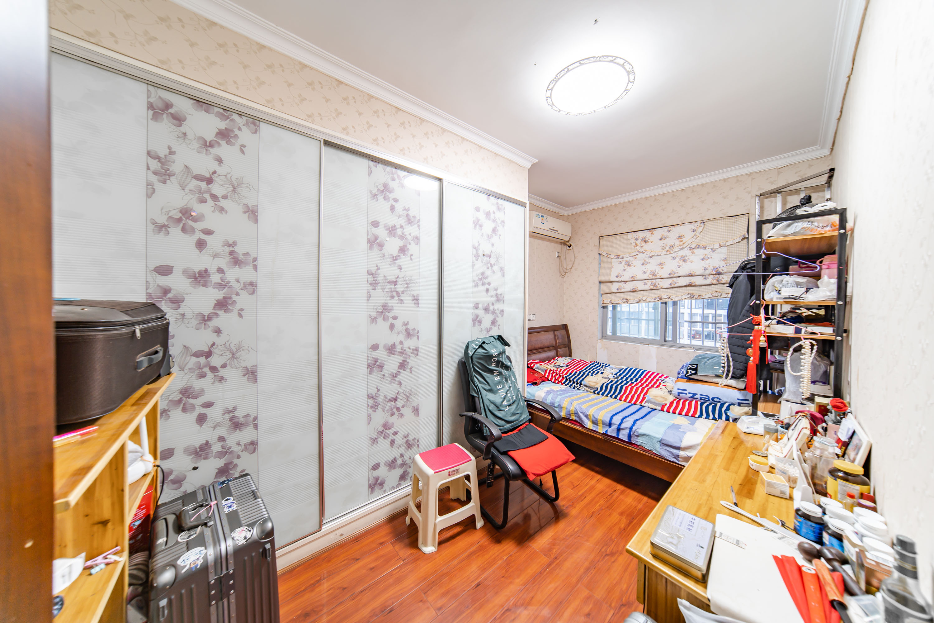 阳光100二期 3室2厅1卫 118.0万 阳光100二期 3室2厅1卫 118.0万卧室