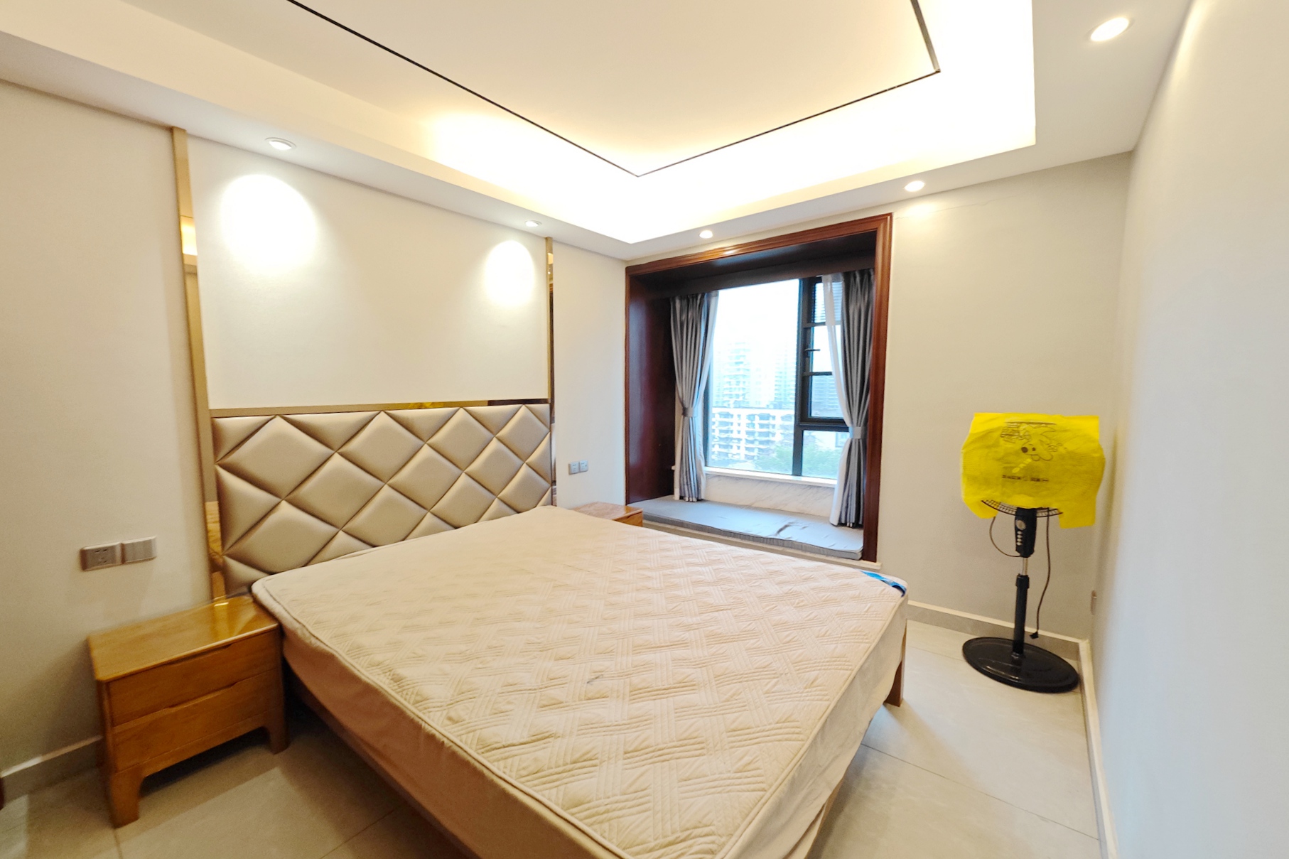 建发中央悦府  4室2厅2卫   238.00万卧室