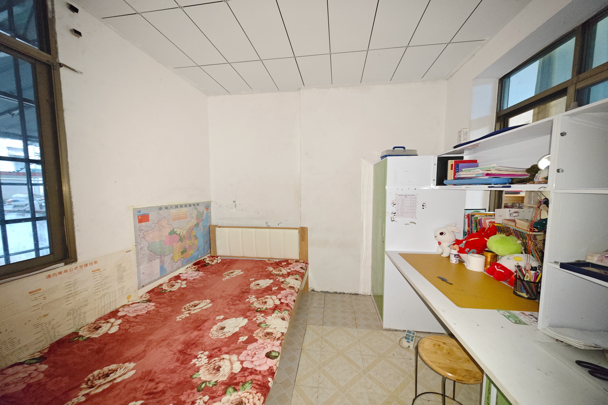 桔园小区1-8片 4室2厅1卫 55.0万 桔园小区1-8片 4室2厅1卫 55.0万卧室