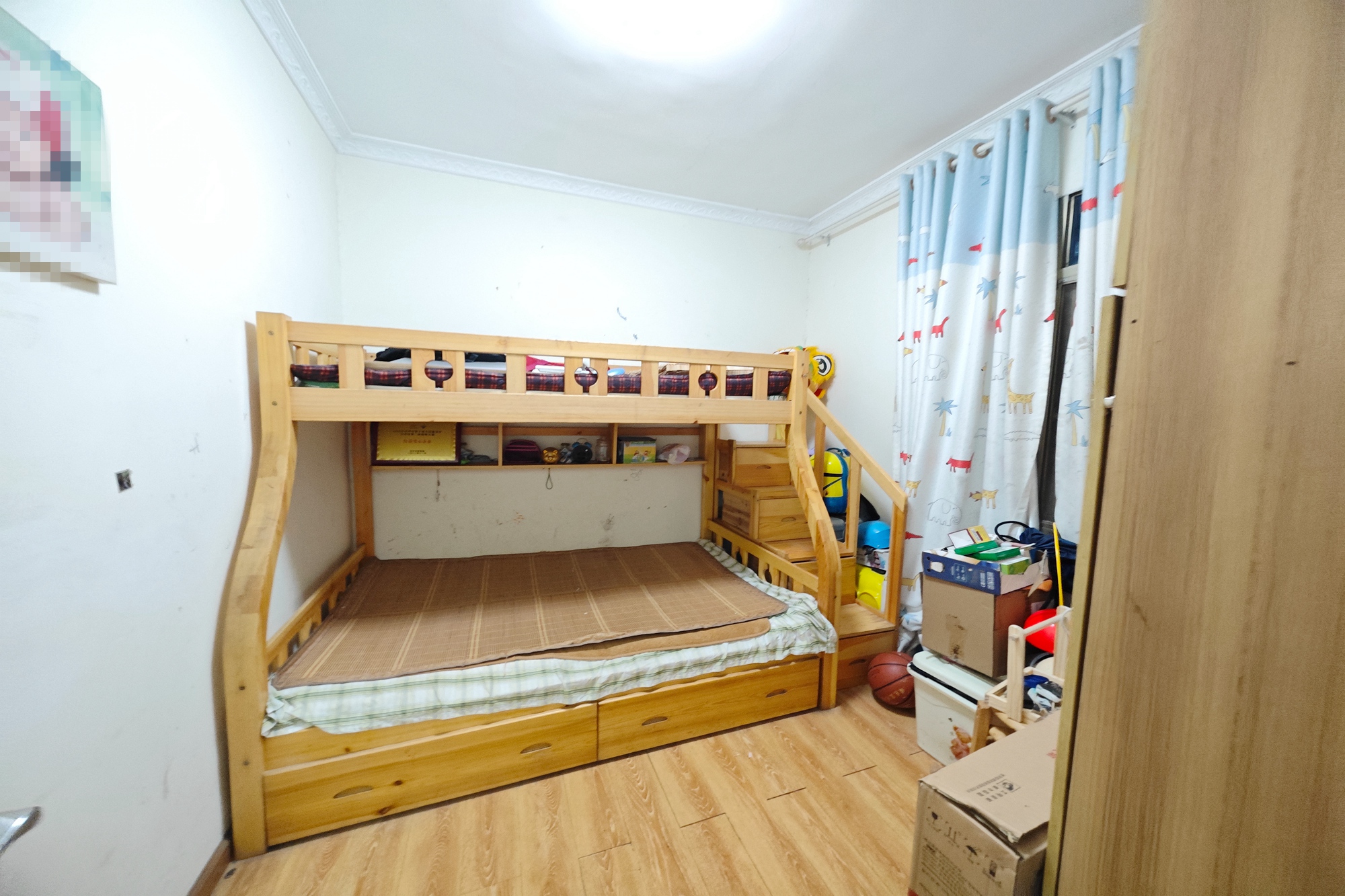 桔园小区1-8片 4室2厅1卫 55.0万 桔园小区1-8片 4室2厅1卫 55.0万卧室