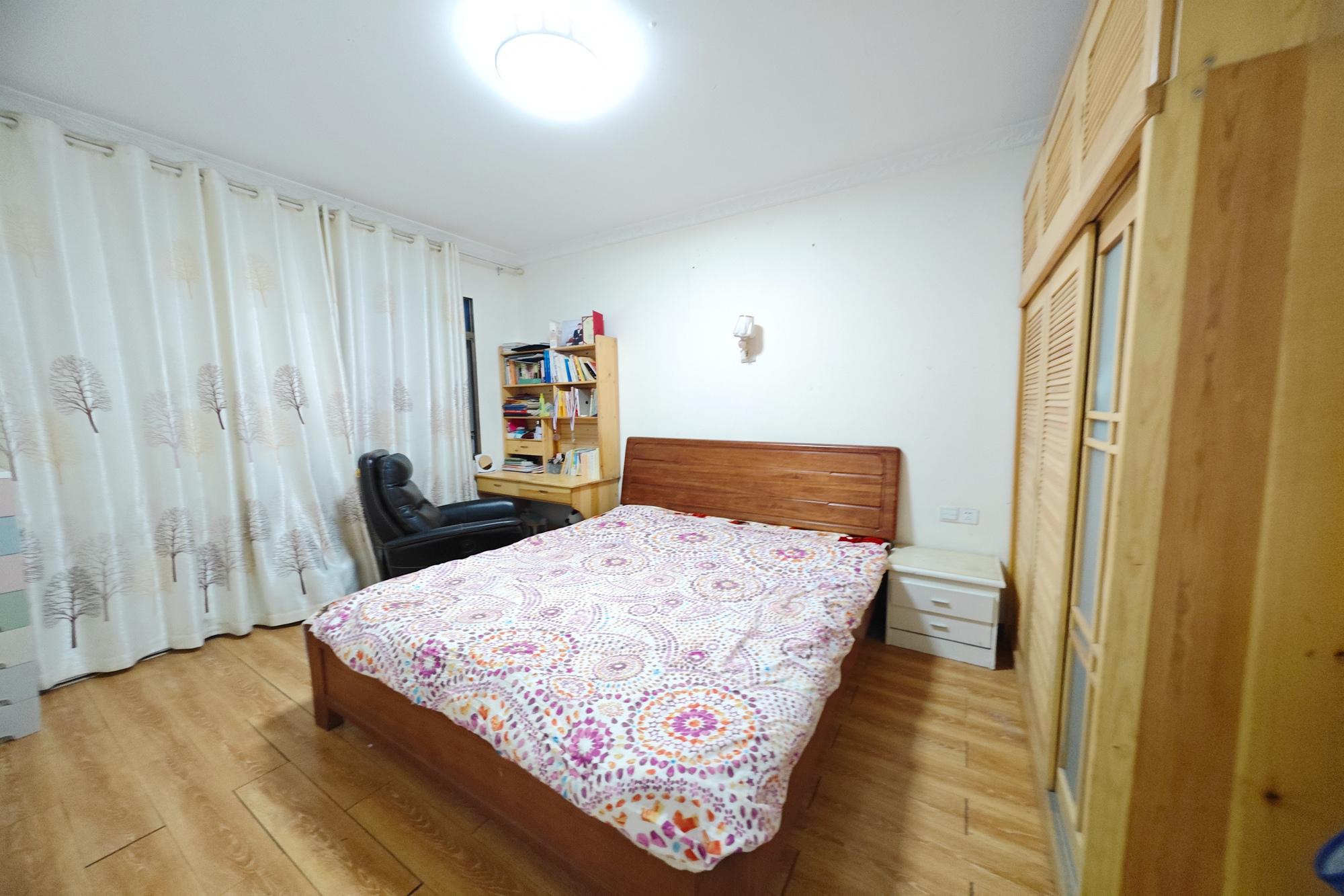 桔园小区1-8片 4室2厅1卫 55.0万 桔园小区1-8片 4室2厅1卫 55.0万卧室