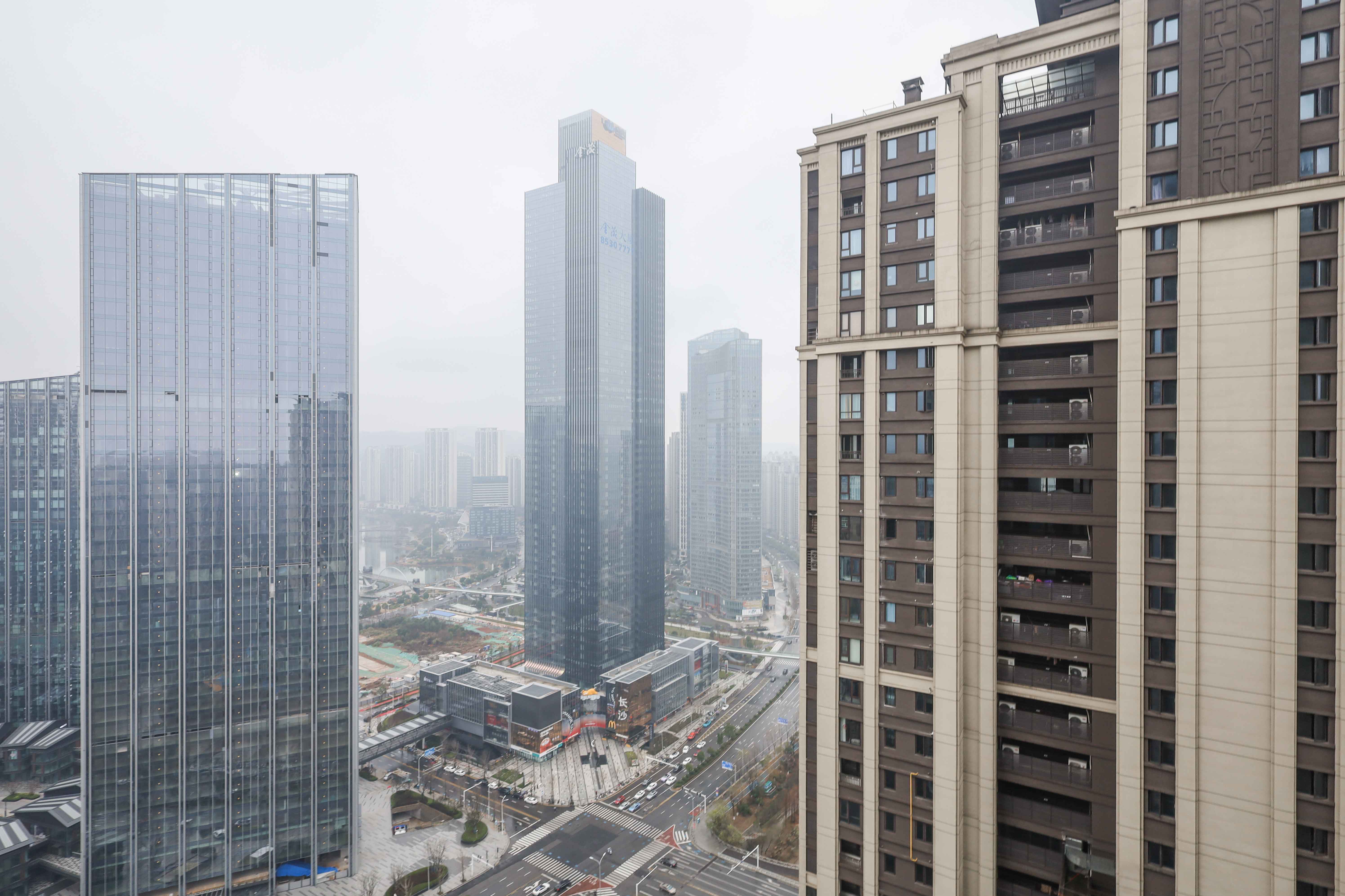 建发央著  4室2厅2卫   200.00万阳台