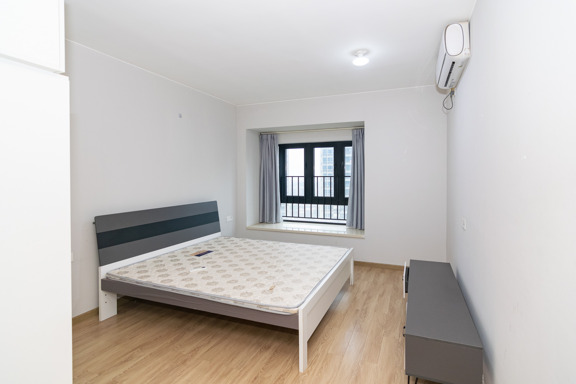 时代年华 3室2厅2卫 82.0万 时代年华 3室2厅2卫 82.0万卧室