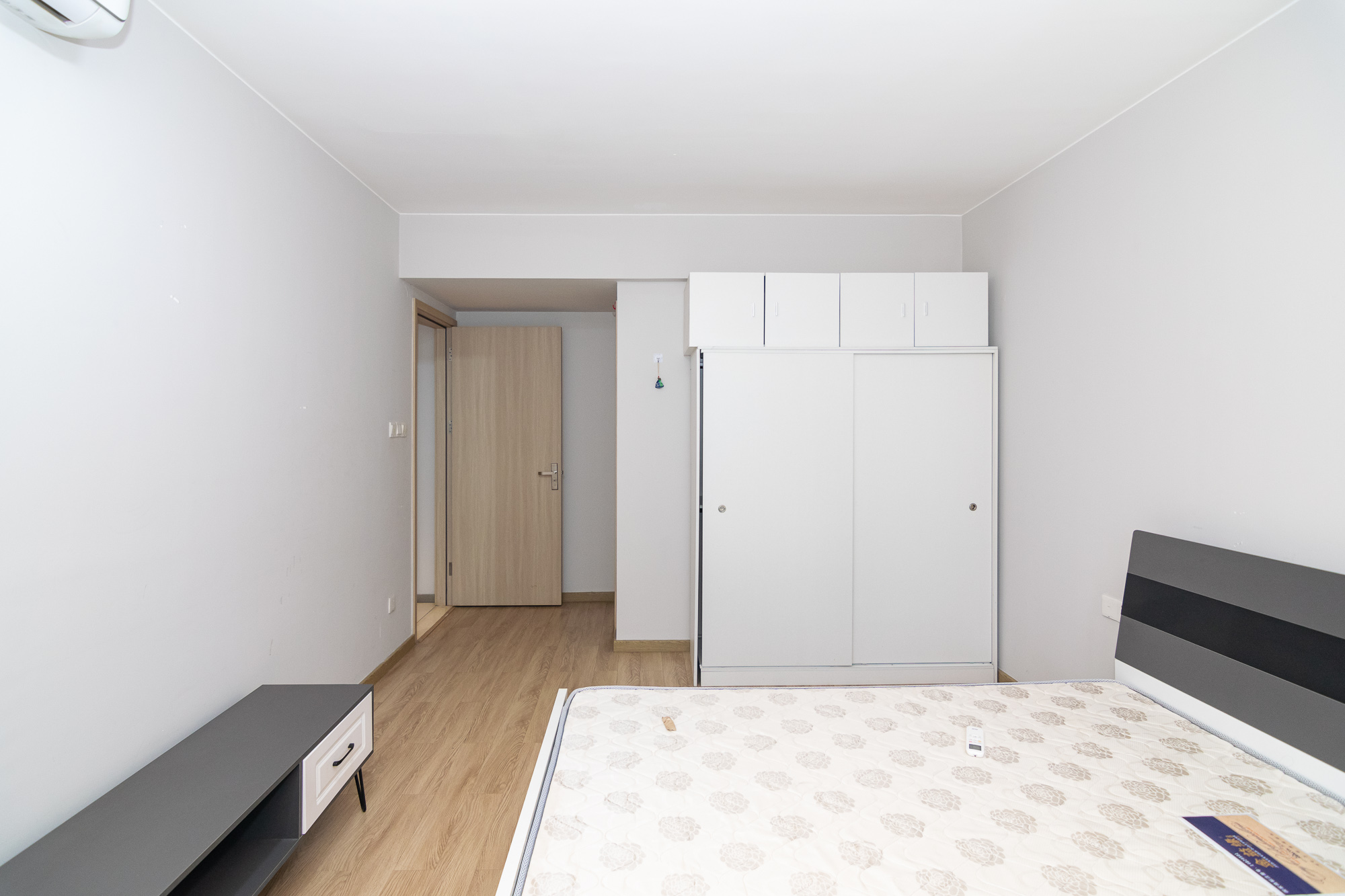 时代年华 3室2厅2卫 82.0万 时代年华 3室2厅2卫 82.0万卧室