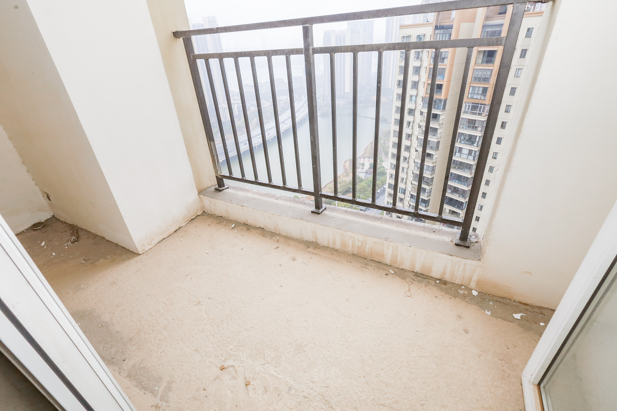 当代滨江MOMA 3室2厅1卫 126.0万 当代滨江MOMA 3室2厅1卫 126.0万阳台