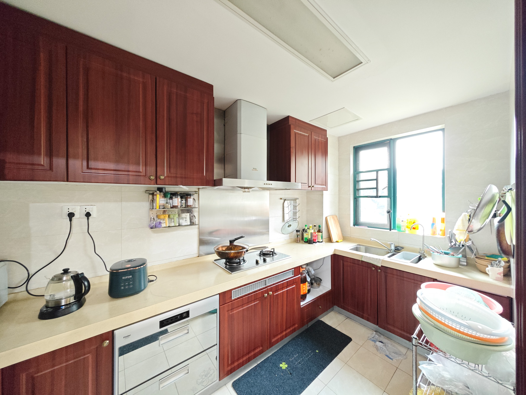 恒大城 4室2厅2卫 130.0万 恒大城 4室2厅2卫 130.0万厨房