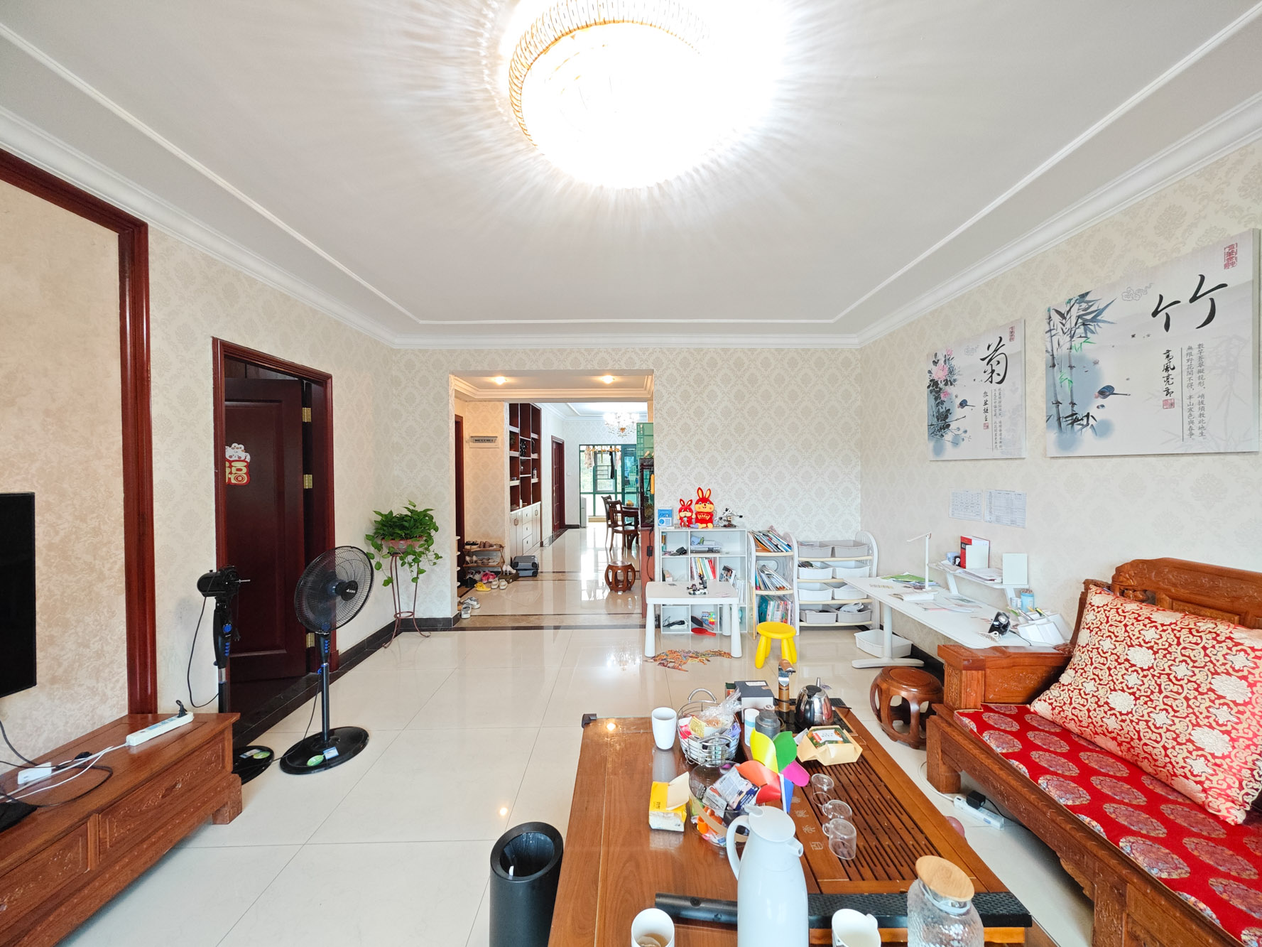 恒大城 4室2厅2卫 130.0万 恒大城 4室2厅2卫 130.0万客厅