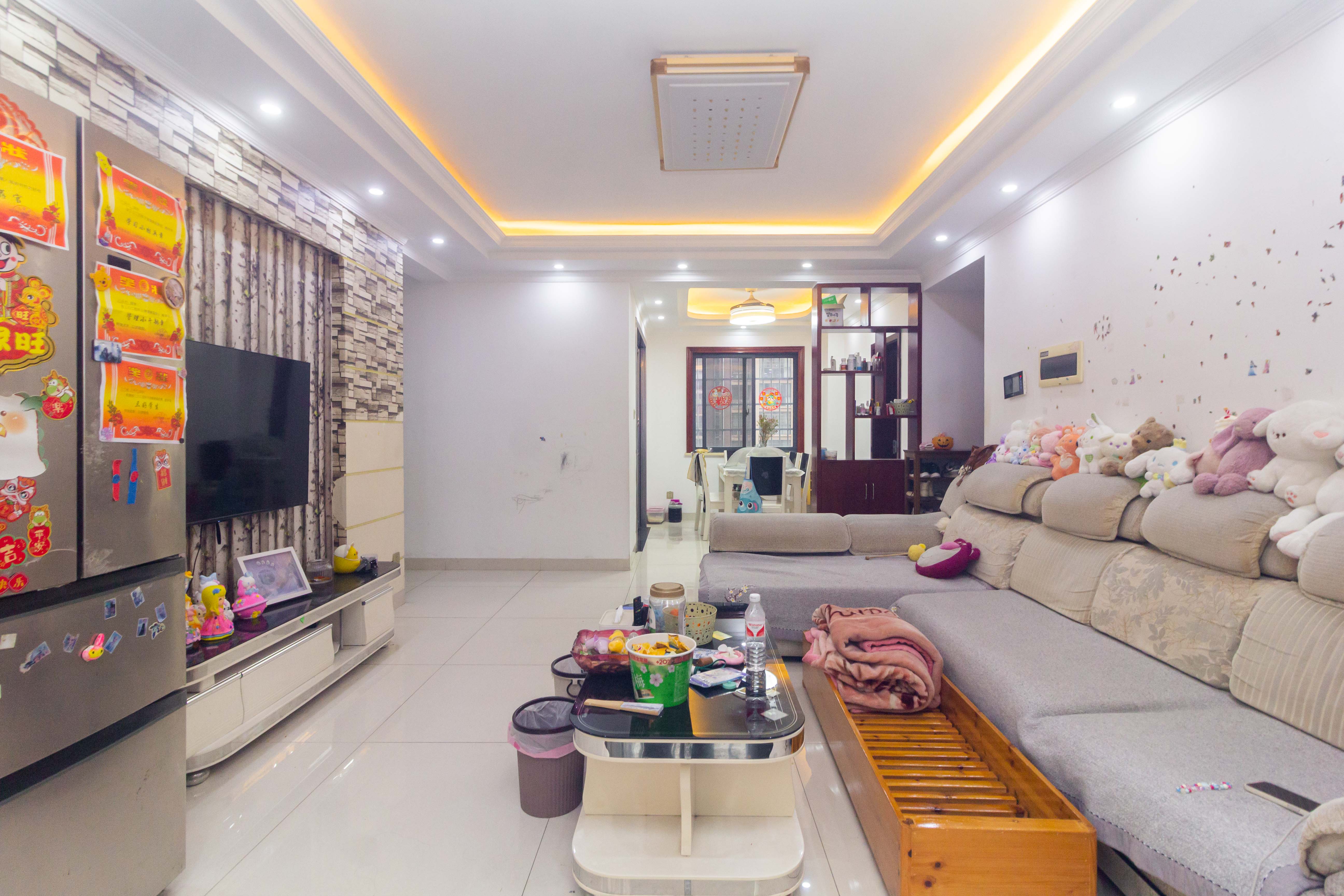 佳美紫郡 3室2厅1卫 55.0万 佳美紫郡 3室2厅1卫 55.0万客厅