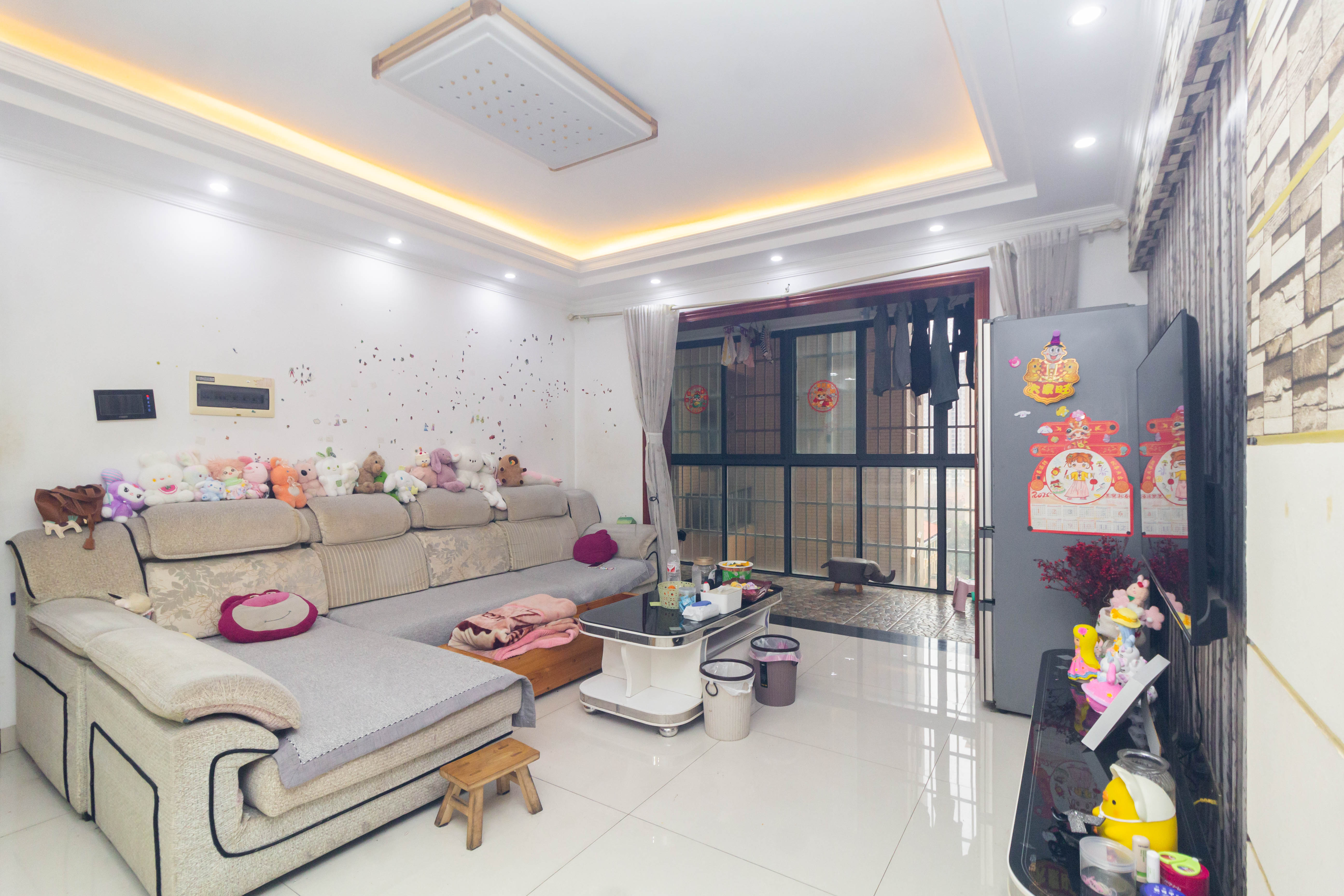 佳美紫郡 3室2厅1卫 55.0万 佳美紫郡 3室2厅1卫 55.0万客厅