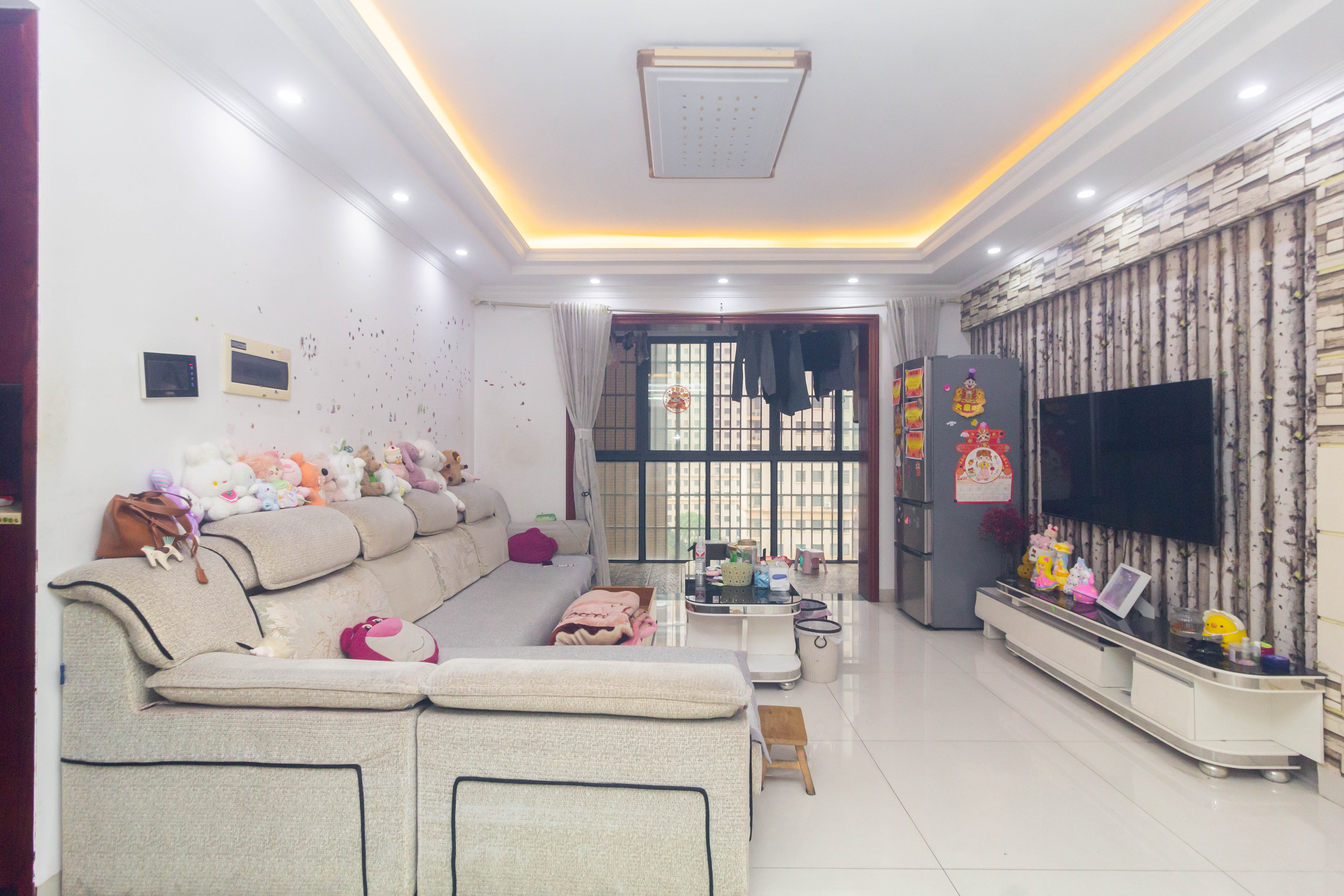 佳美紫郡 3室2厅1卫 55.0万 佳美紫郡 3室2厅1卫 55.0万客厅