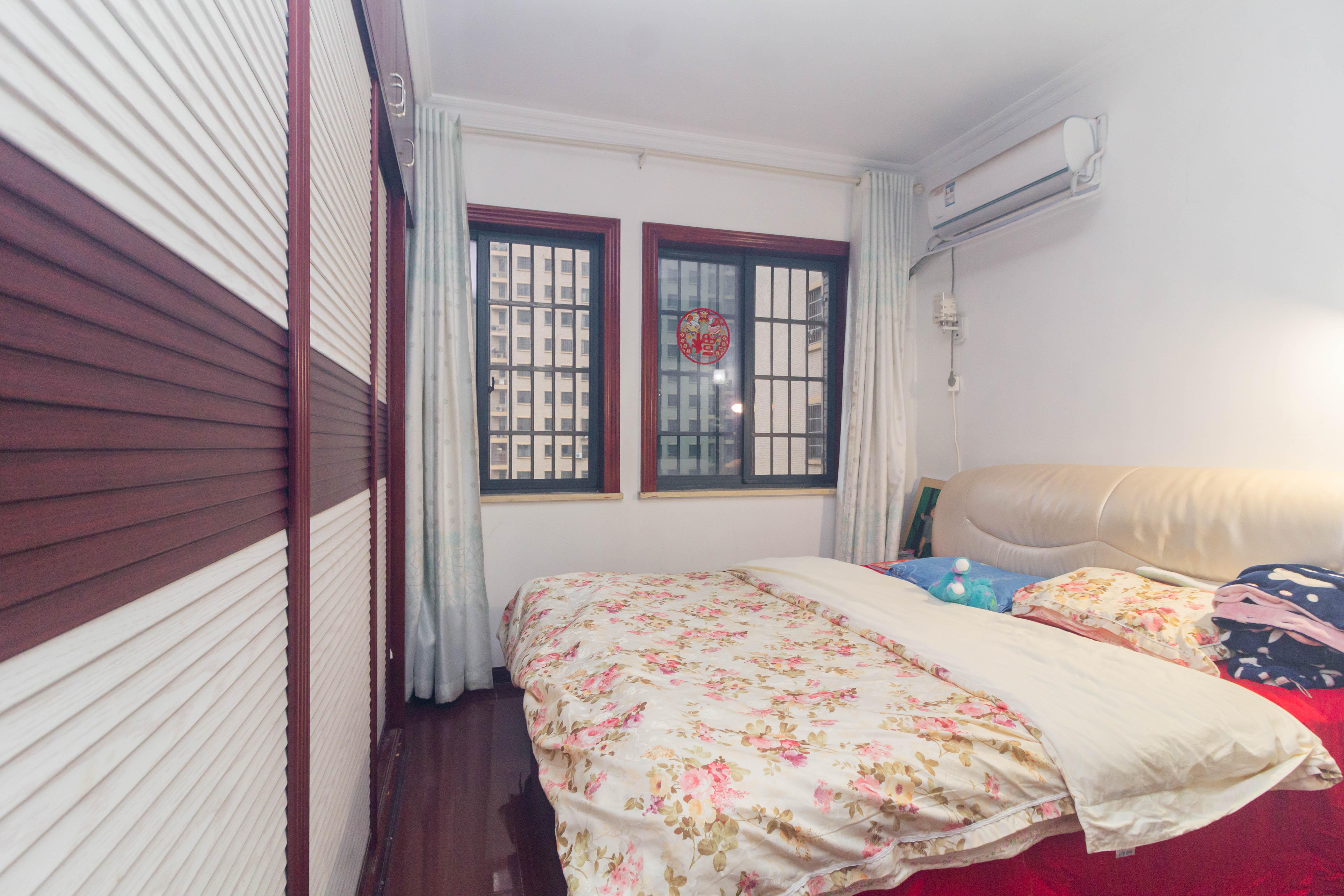 佳美紫郡 3室2厅1卫 55.0万 佳美紫郡 3室2厅1卫 55.0万卧室