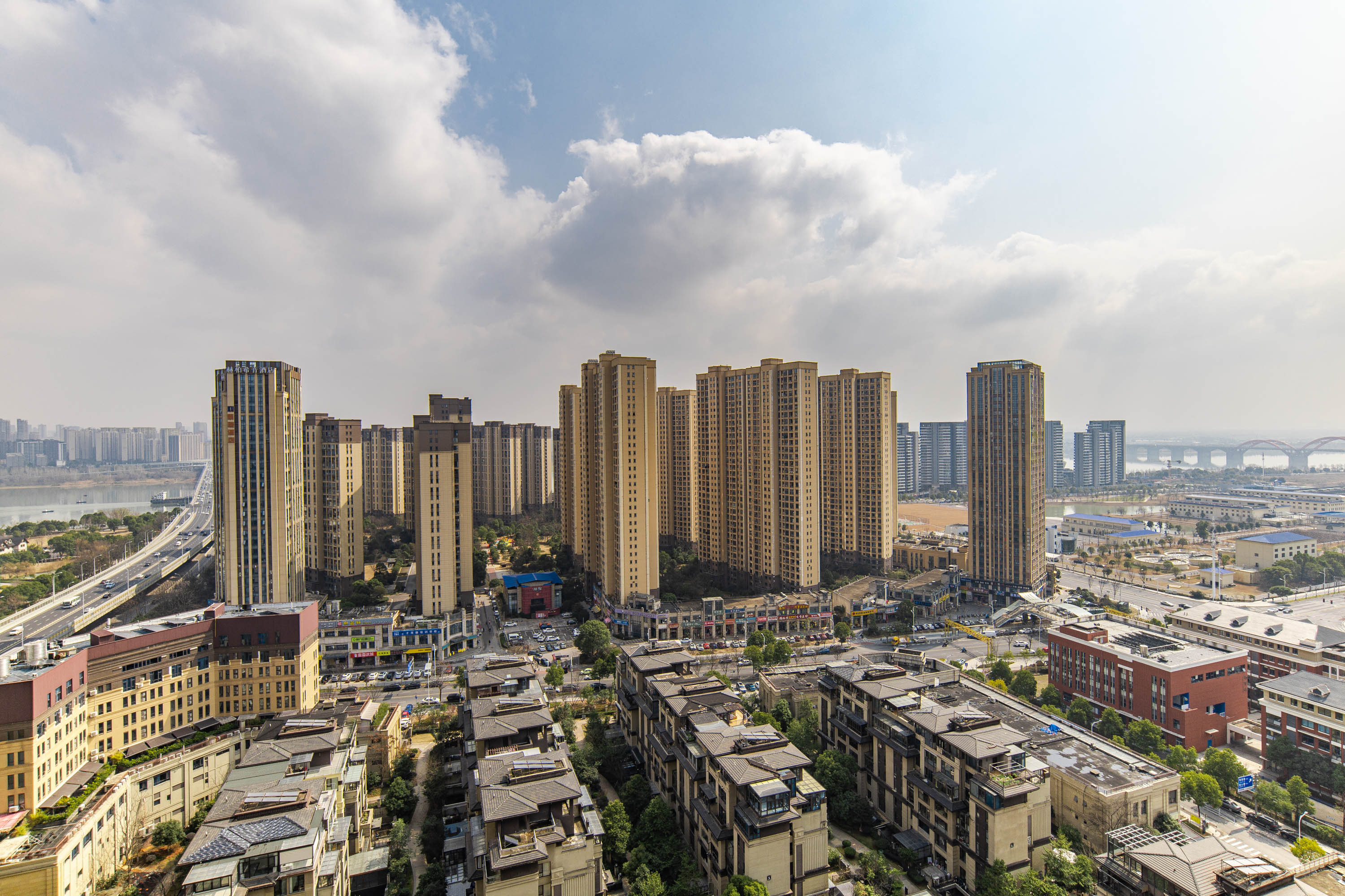 洋湖18克拉（旷远洋湖18克拉）  4室2厅2卫   143.80万其他