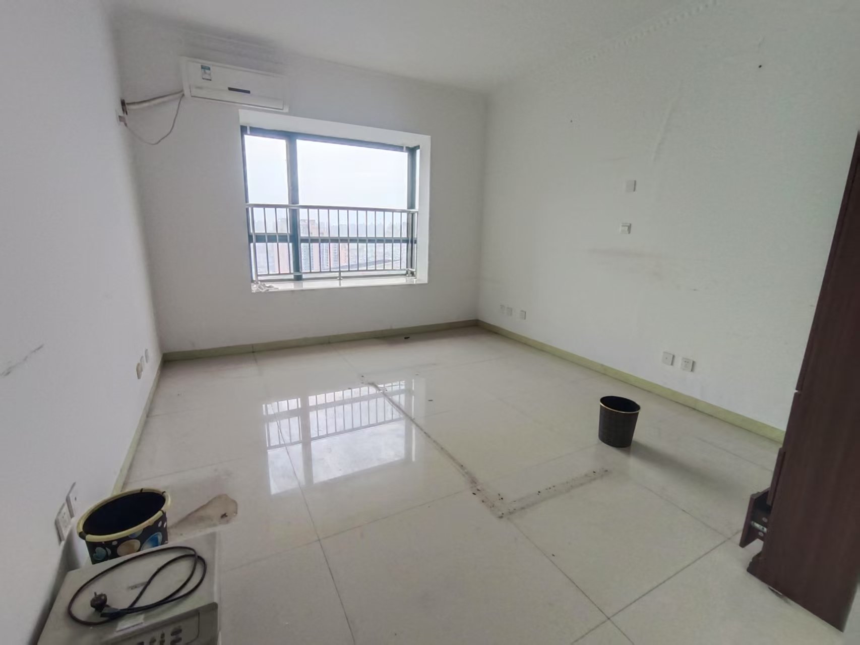 蓝盾景园二期  4室2厅2卫    96.8万 蓝盾景园二期  4室2厅2卫    96.8万室内图