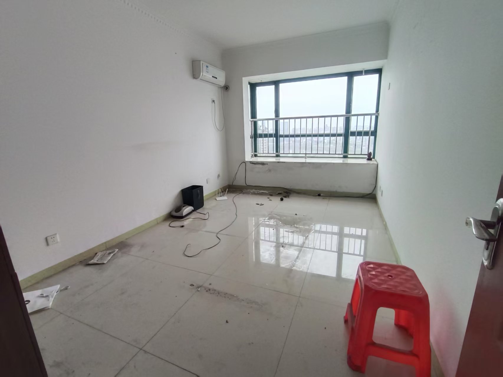 蓝盾景园二期  4室2厅2卫    96.8万 蓝盾景园二期  4室2厅2卫    96.8万室内图