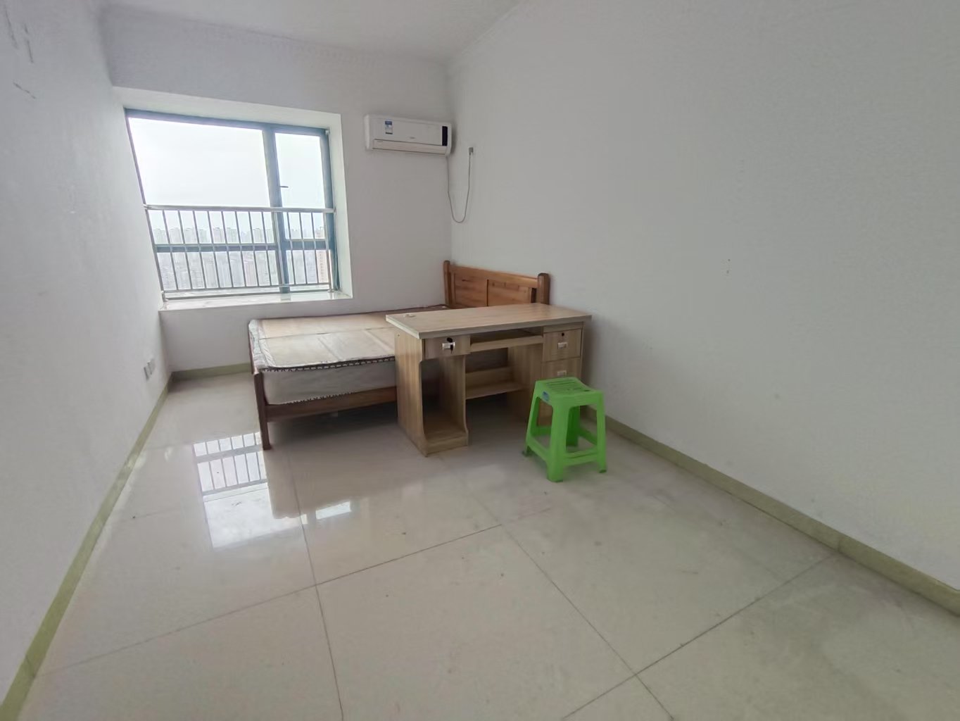 蓝盾景园二期  4室2厅2卫    96.8万 蓝盾景园二期  4室2厅2卫    96.8万室内图