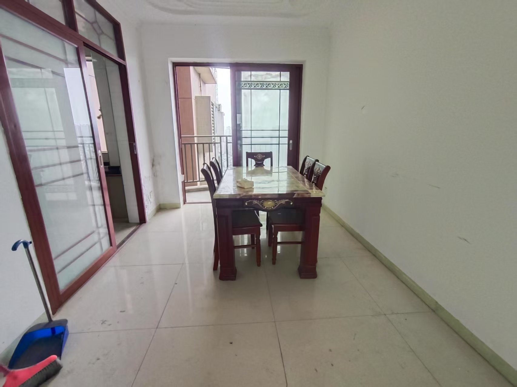 蓝盾景园二期  4室2厅2卫    96.8万 蓝盾景园二期  4室2厅2卫    96.8万室内图