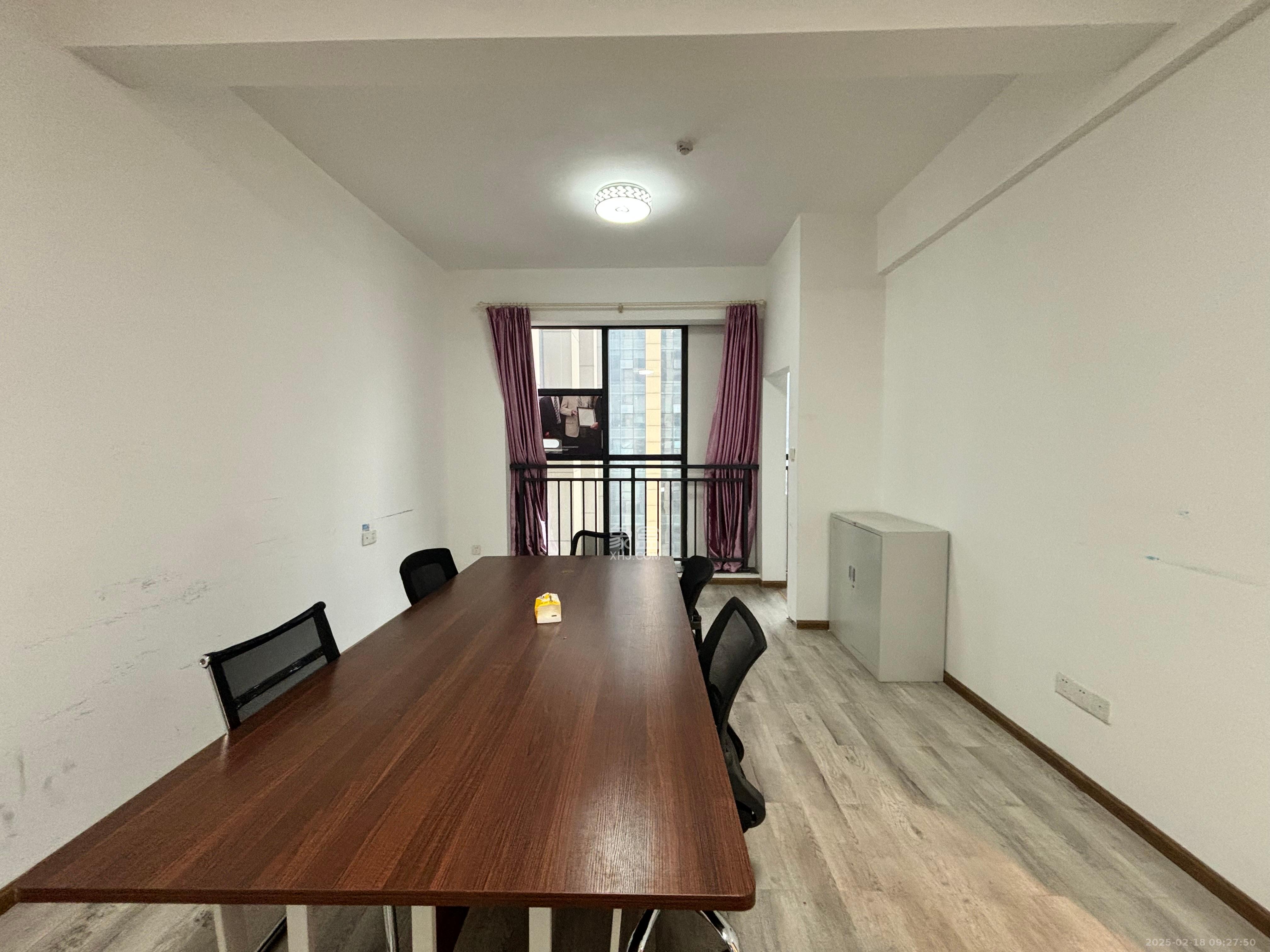 万坤图财富广场 1室1厅1卫 2000.0元/月 万坤图财富广场 1室1厅1卫 2000.0元/月室内图