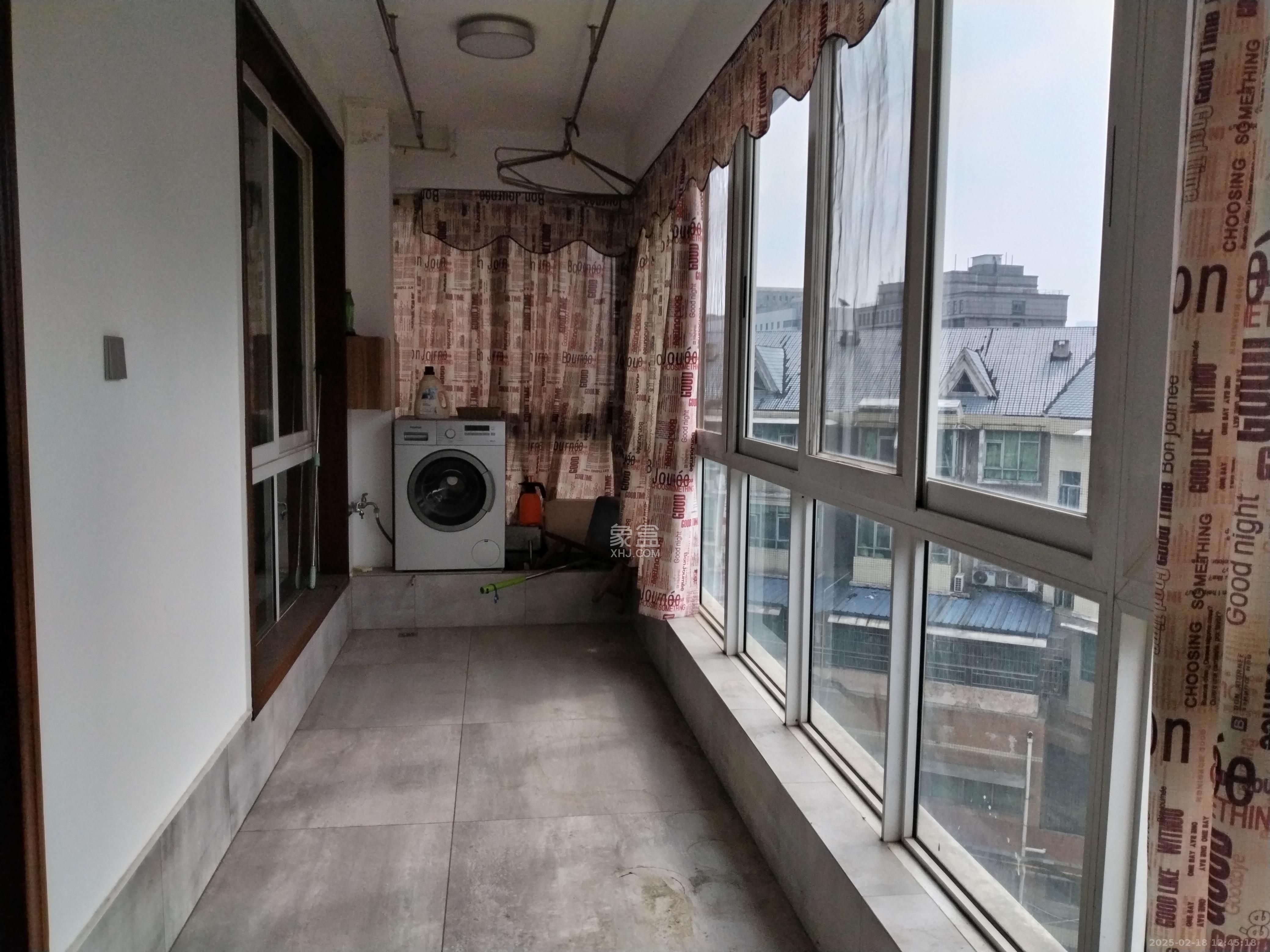雍景园  3室2厅2卫   3800.00元/月室内图