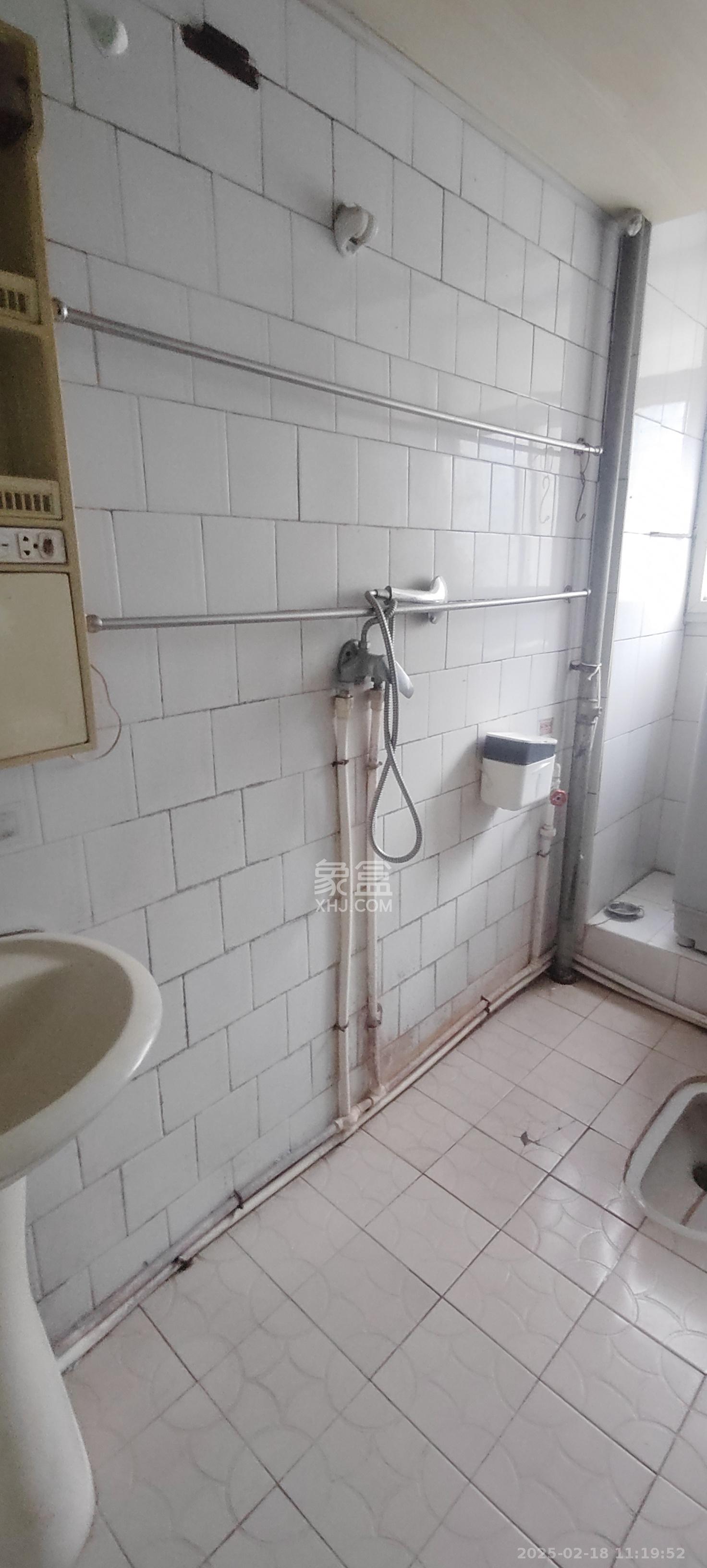 湖橡宿舍/湖橡小区 2室1厅1卫 1600.0元/月 湖橡宿舍/湖橡小区 2室1厅1卫 1600.0元/月室内图