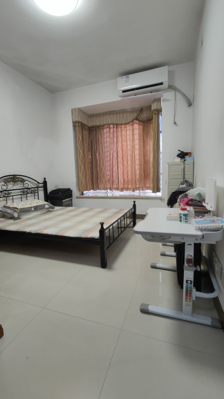 玉和花园三期 3室2厅2卫 136.0万 玉和花园三期 3室2厅2卫 136.0万客厅