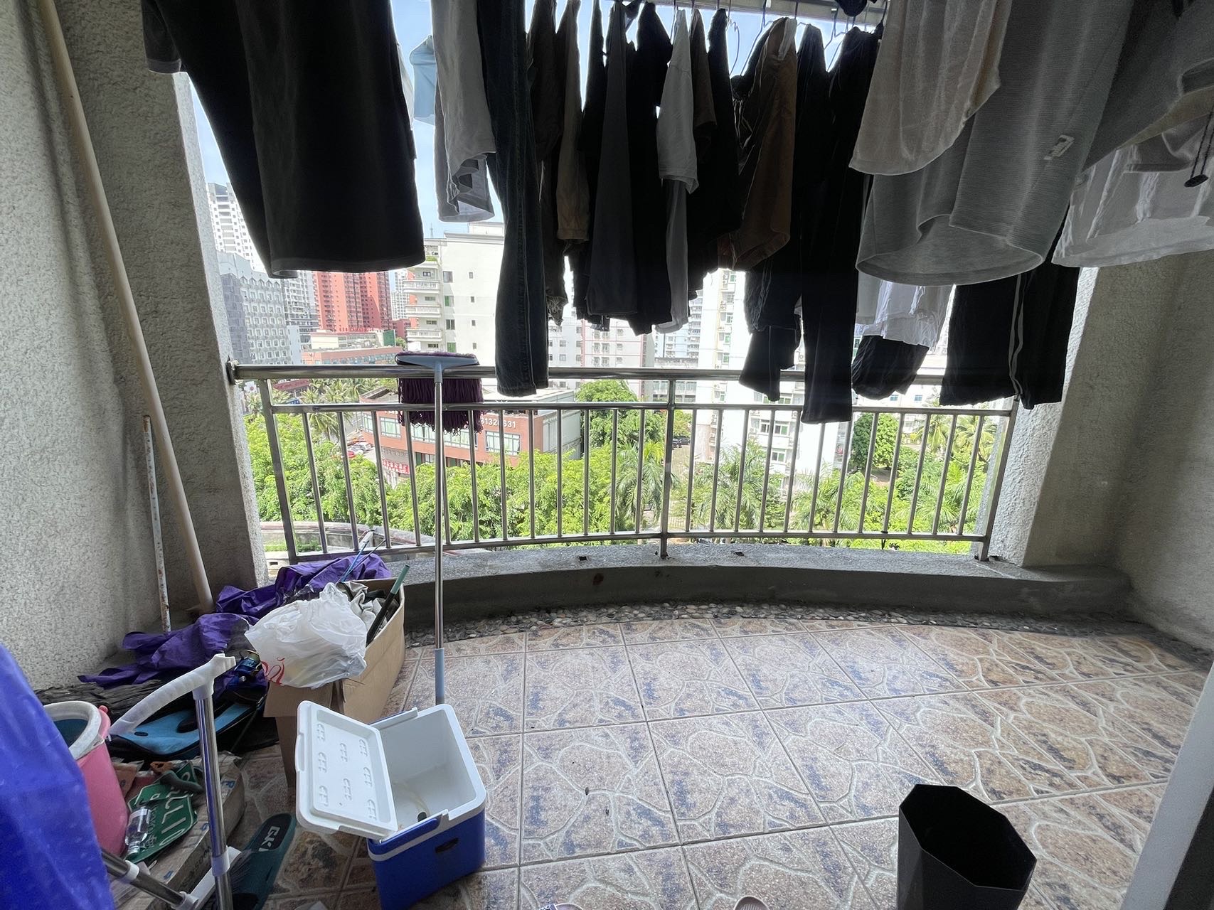 名门广场南区(一期) 3室2厅1卫 170.0万 名门广场南区(一期) 3室2厅1卫 170.0万客厅