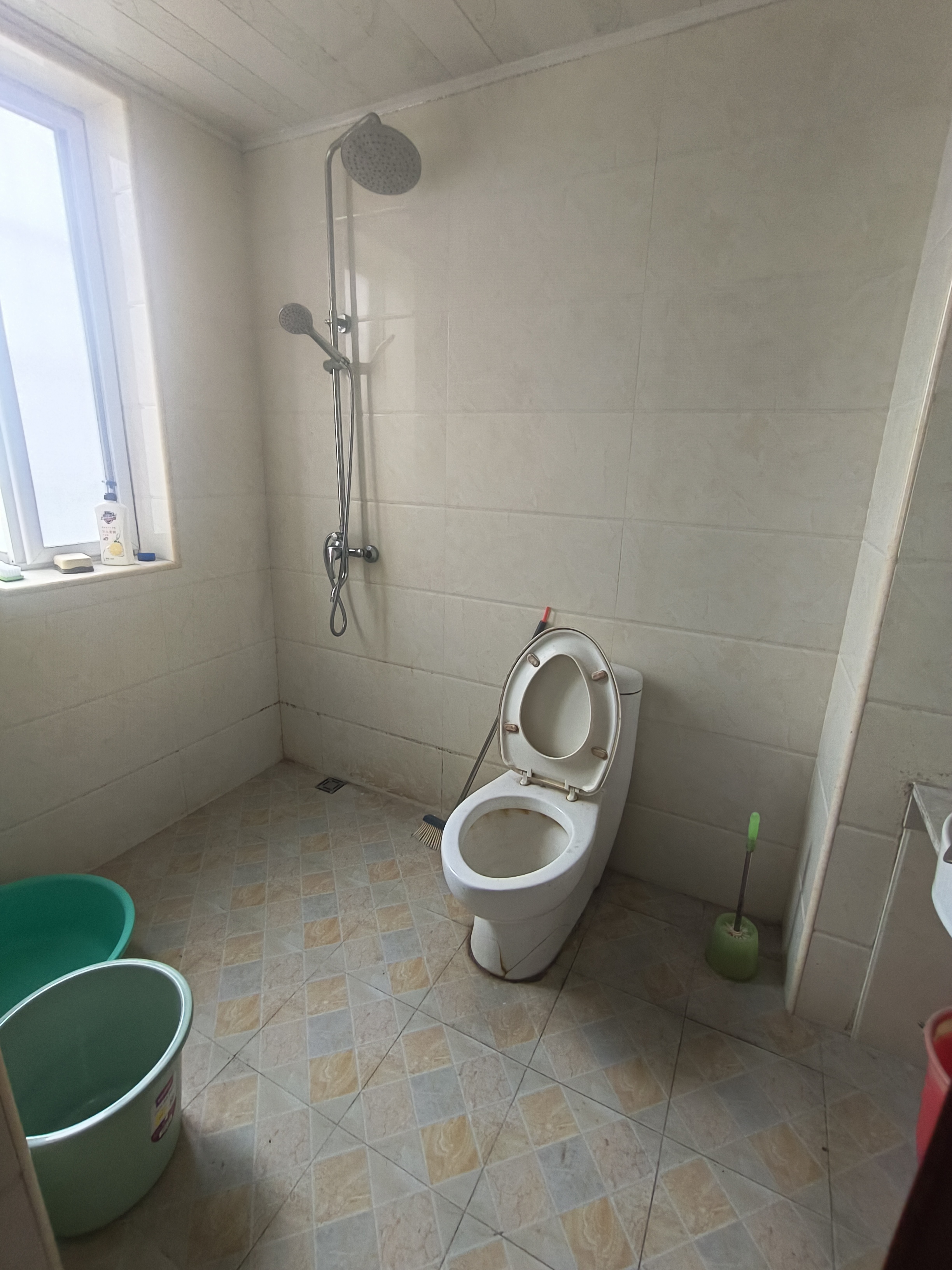 四季华庭1期  3室2厅2卫    140.0万 四季华庭1期  3室2厅2卫    140.0万室内图