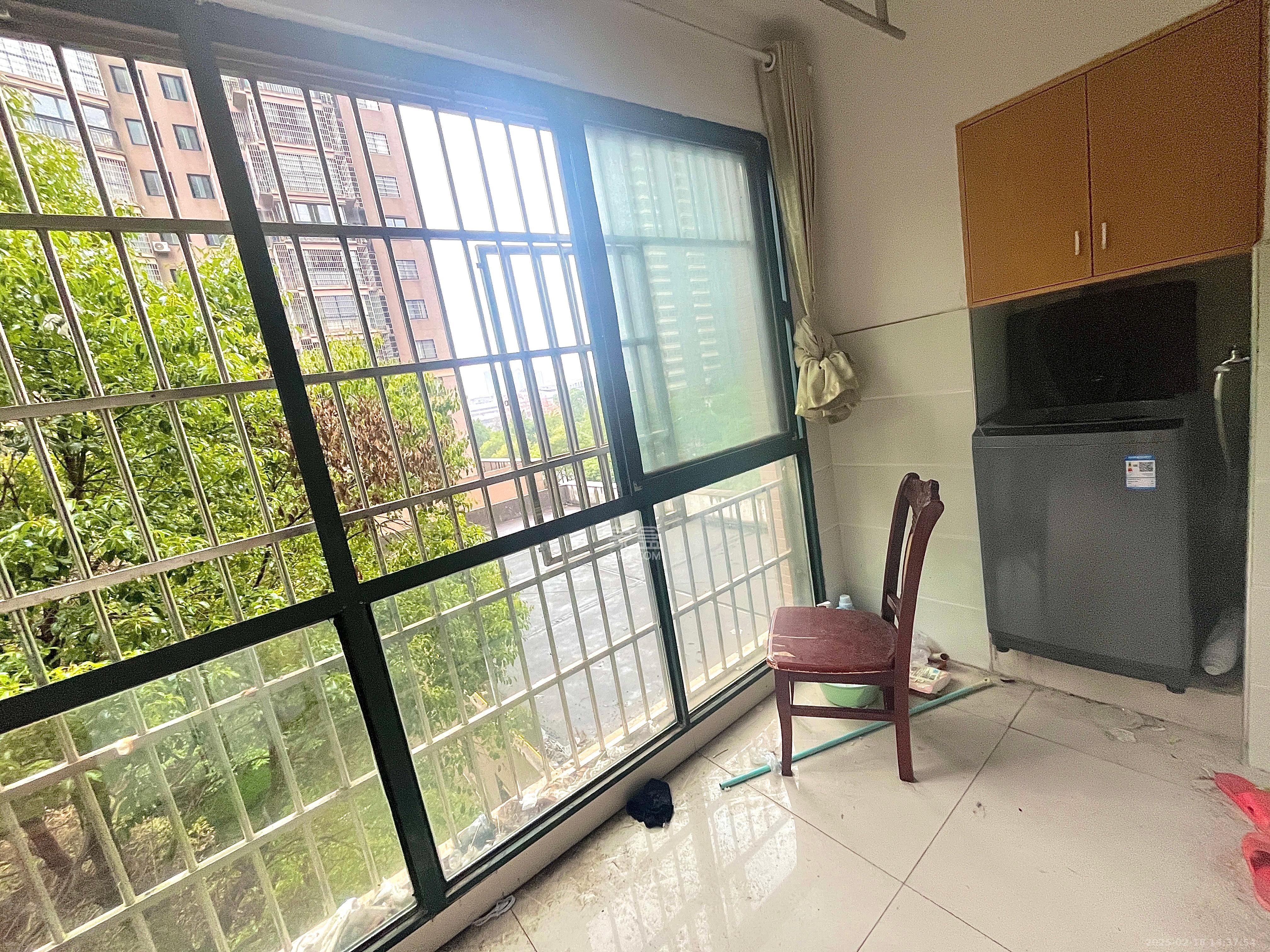 筑梦佳园 4室2厅2卫 2200.0元/月 筑梦佳园 4室2厅2卫 2200.0元/月室内图