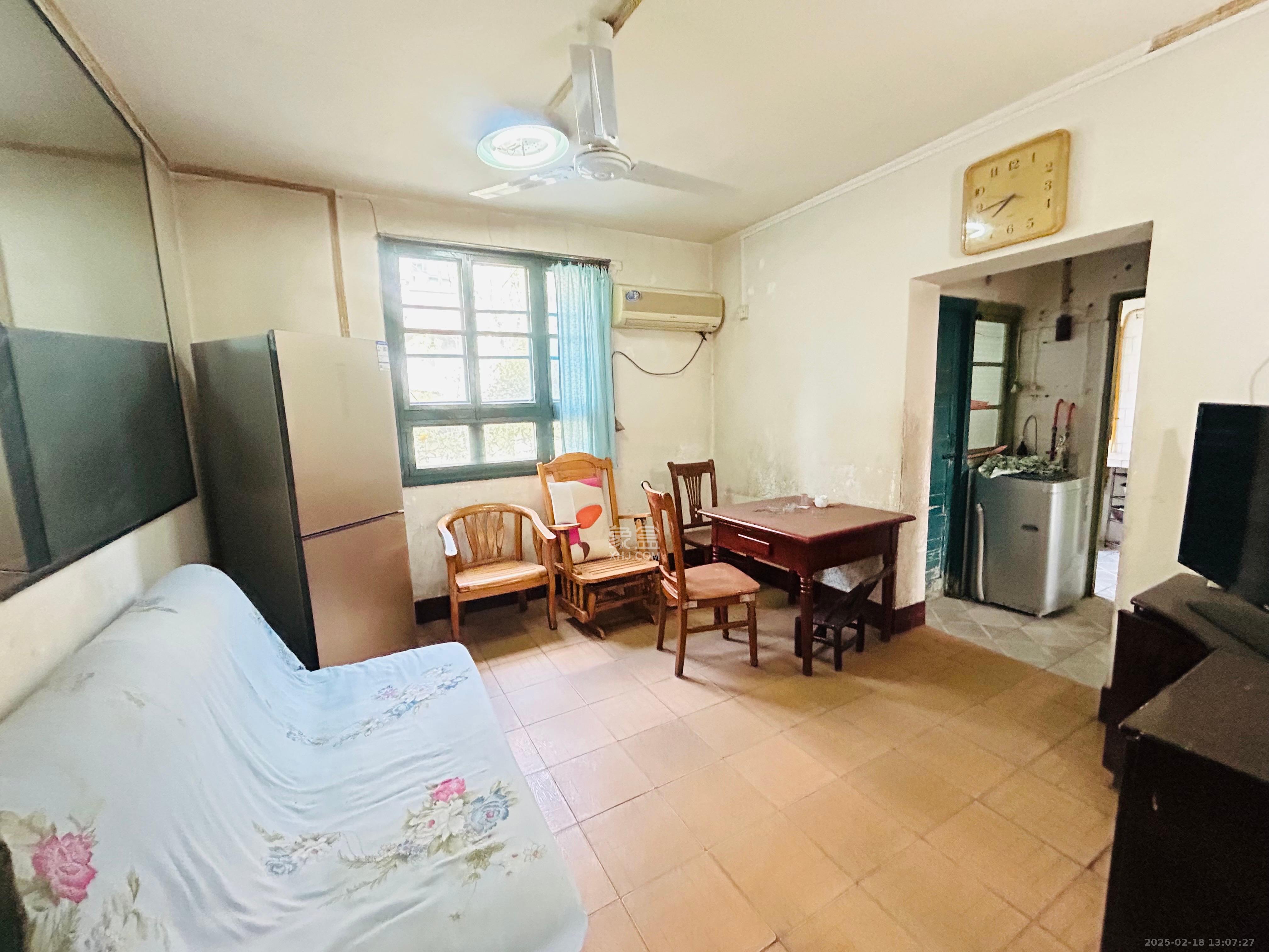 解放村 2室1厅1卫 500.0元/月 解放村 2室1厅1卫 500.0元/月室内图