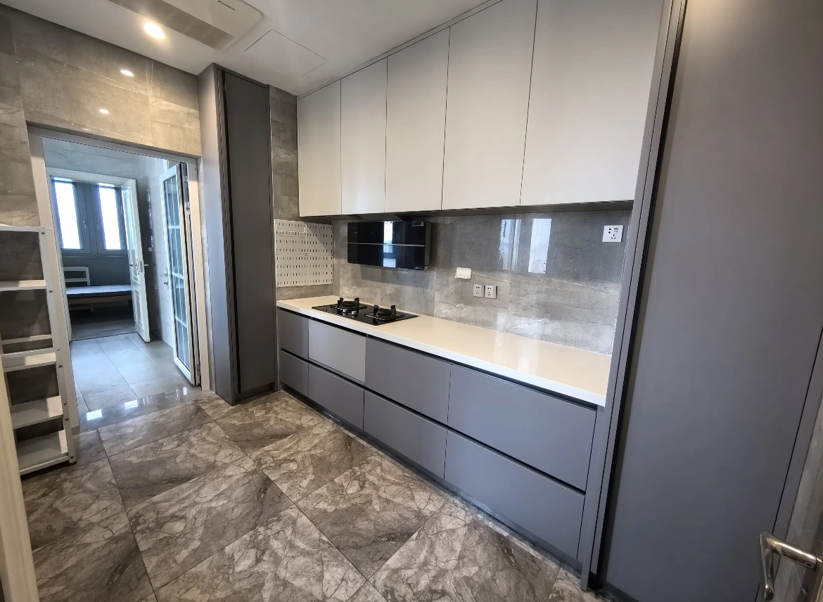 海航豪庭北苑 5室2厅2卫 530.0万 海航豪庭北苑 5室2厅2卫 530.0万客厅