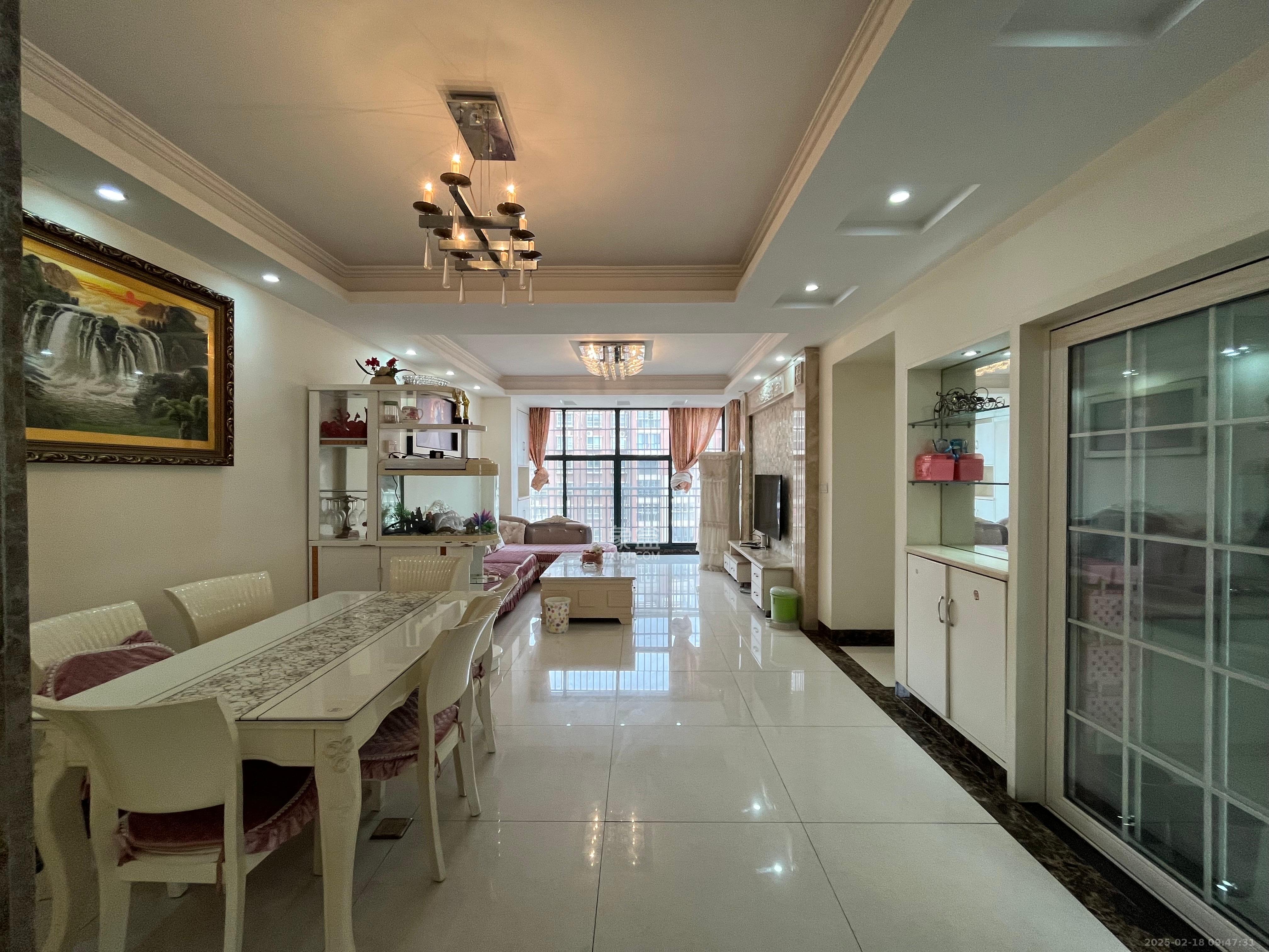 银盘鑫城  3室2厅2卫    2200.0元/月 银盘鑫城  3室2厅2卫    2200.0元/月室内图