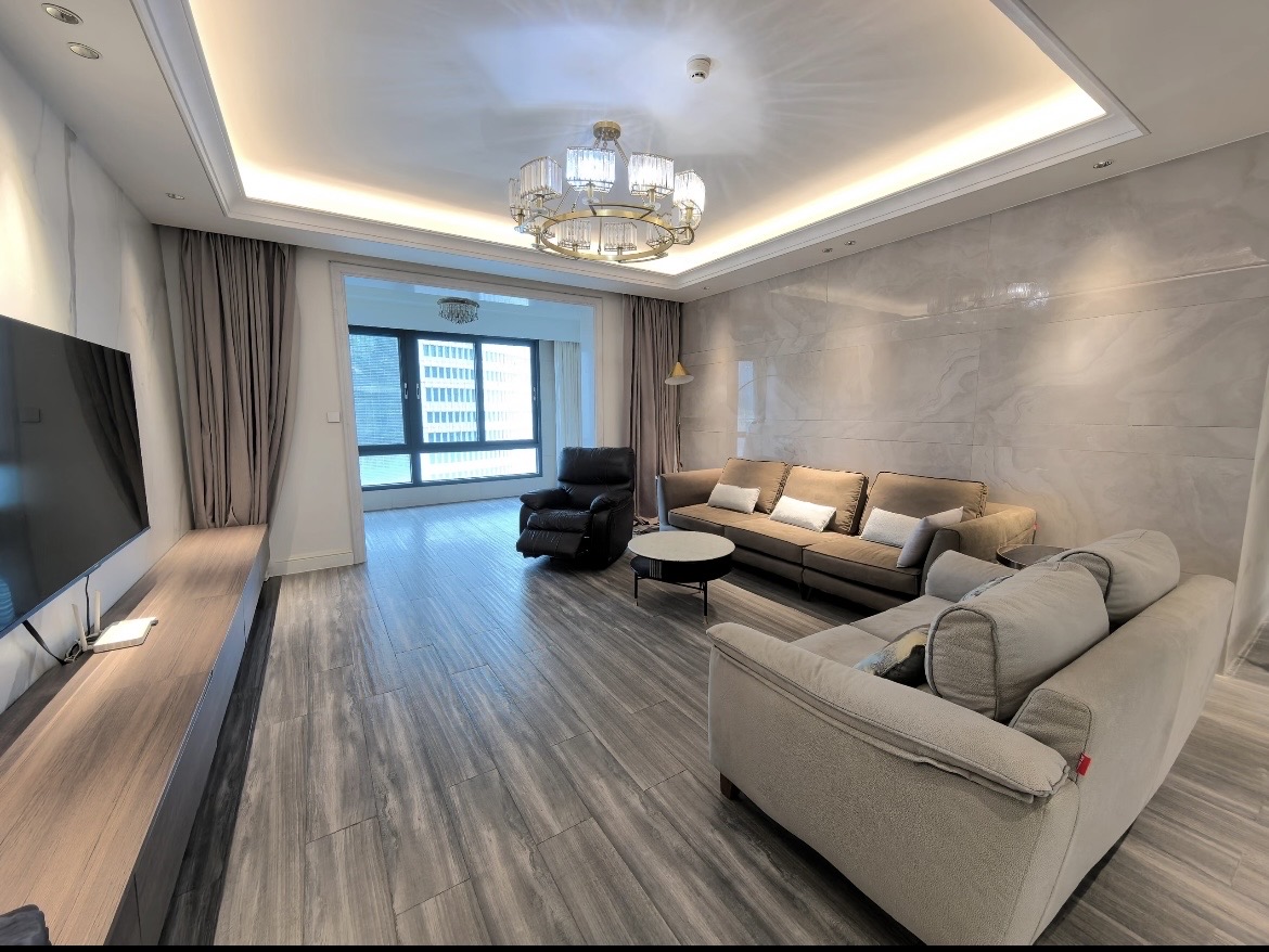 海航豪庭北苑 5室2厅2卫 530.0万 海航豪庭北苑 5室2厅2卫 530.0万客厅