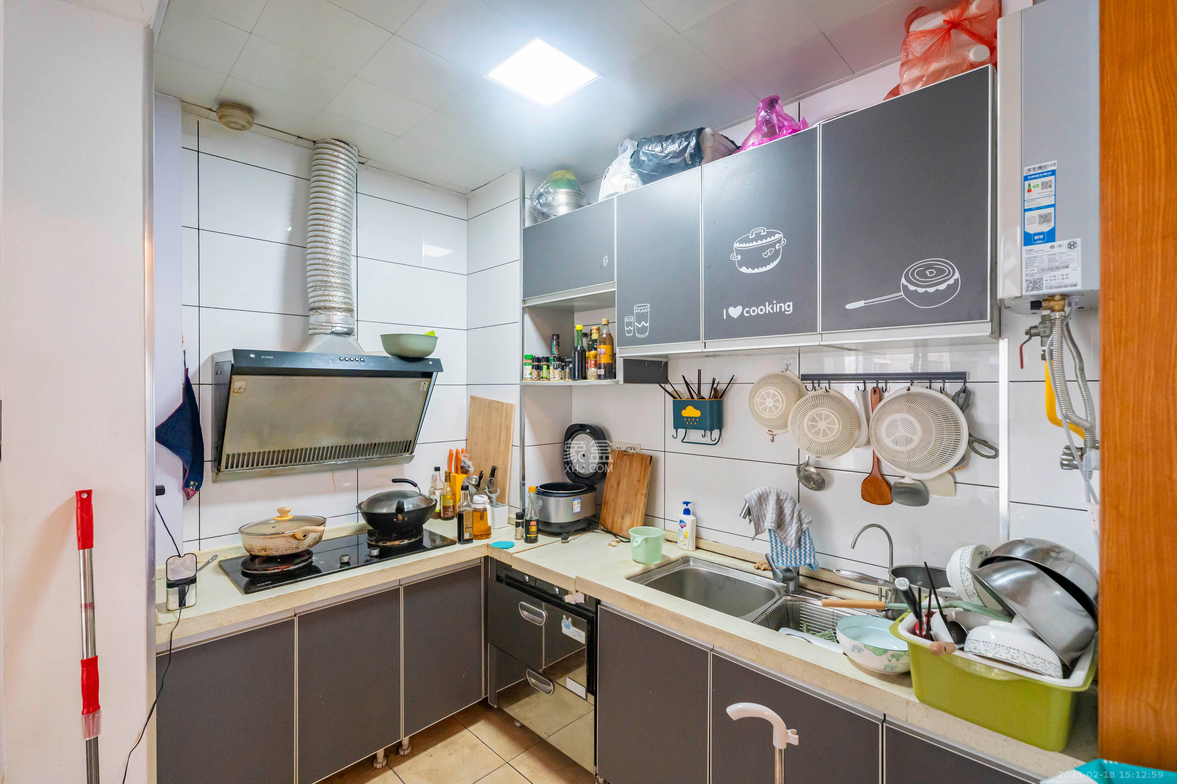 藏珑湖上国际花园 1室2厅1卫 2800.0元/月 藏珑湖上国际花园 1室2厅1卫 2800.0元/月室内图