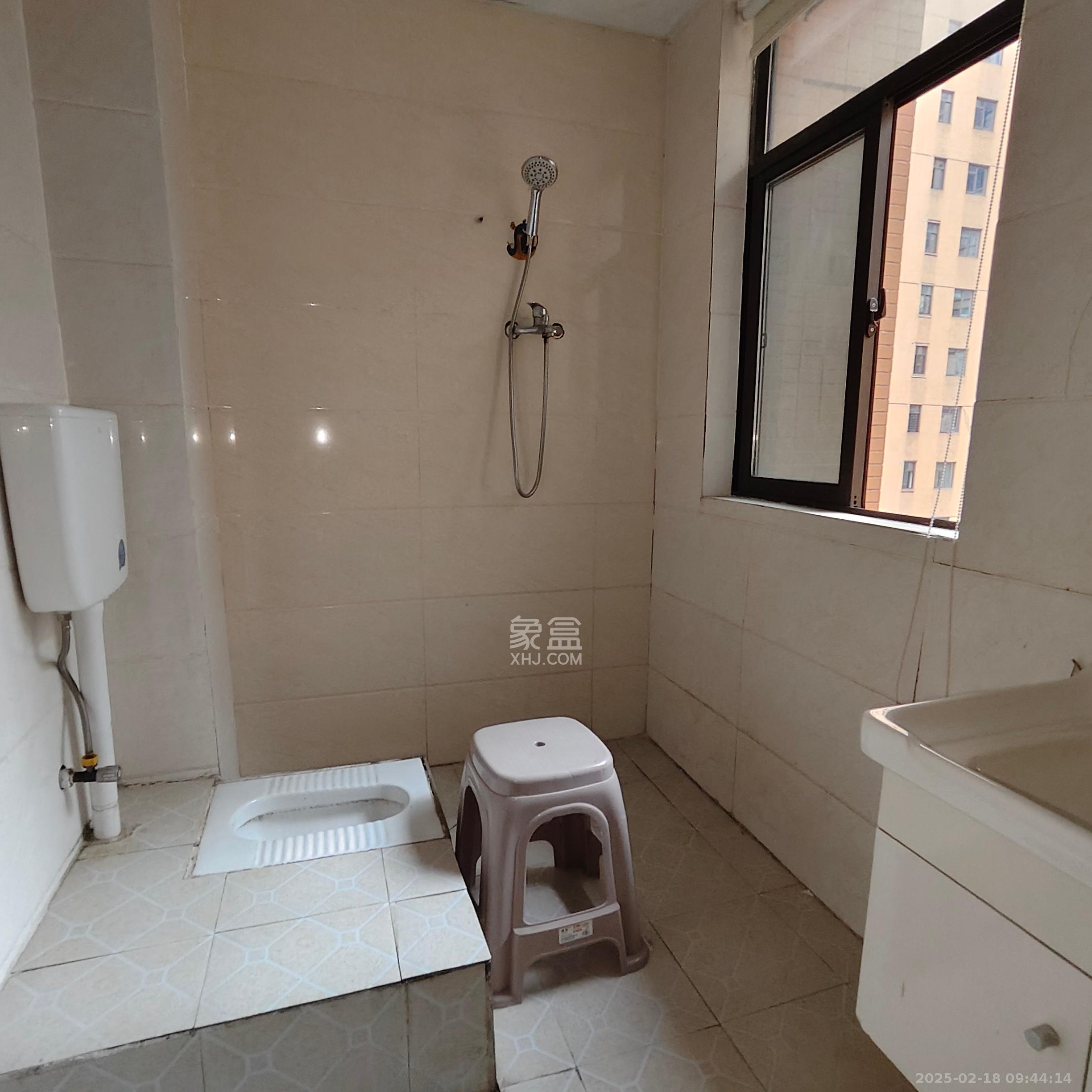 德润小区(丰升德润小区) 3室2厅2卫 2200.0元/月 德润小区(丰升德润小区) 3室2厅2卫 2200.0元/月室内图