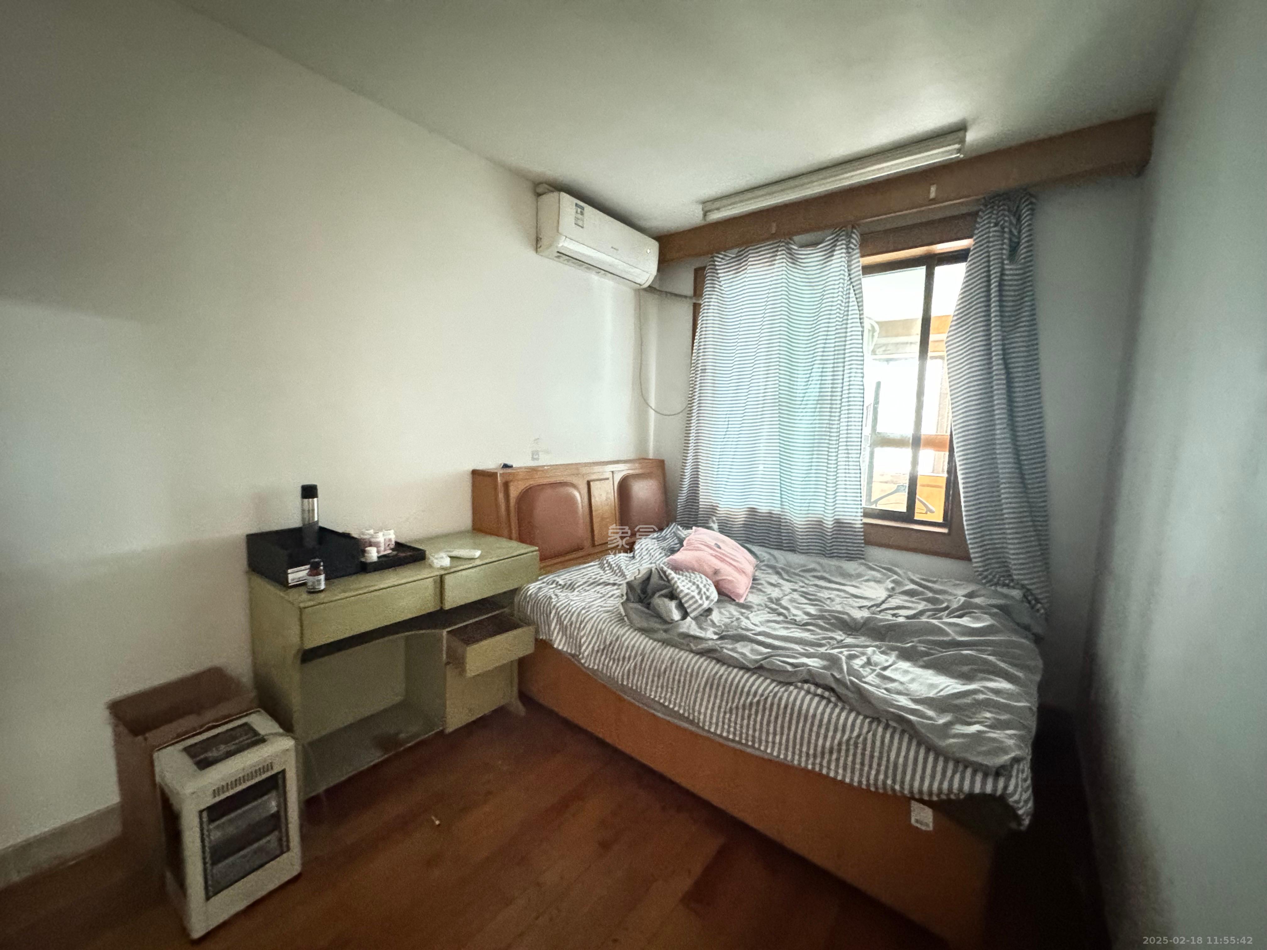 芙蓉广场农行单位宿舍  3室1厅1卫   3000.00元/月室内图