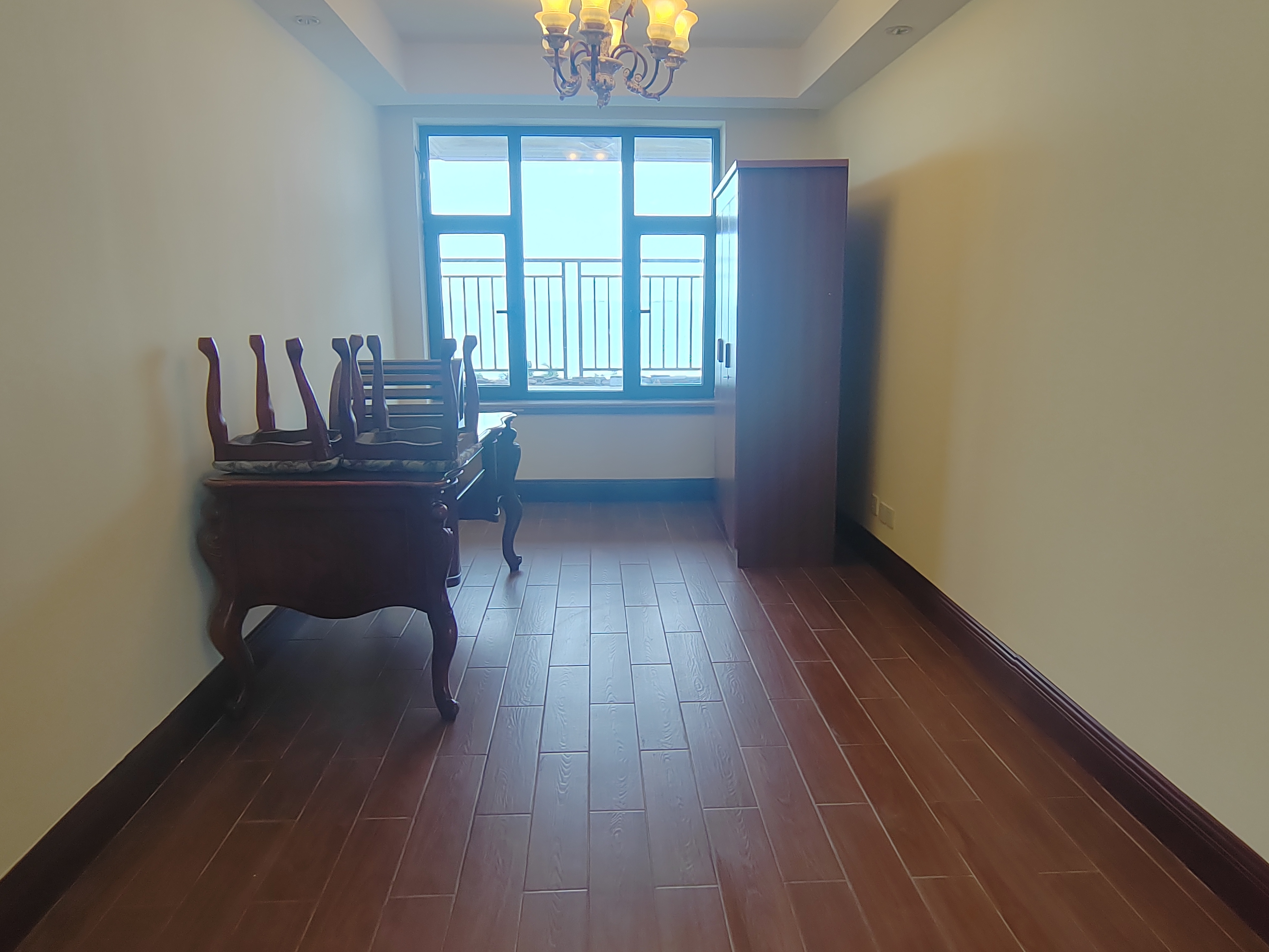 海口湾1号 4室2厅1卫 650.0万 海口湾1号 4室2厅1卫 650.0万客厅