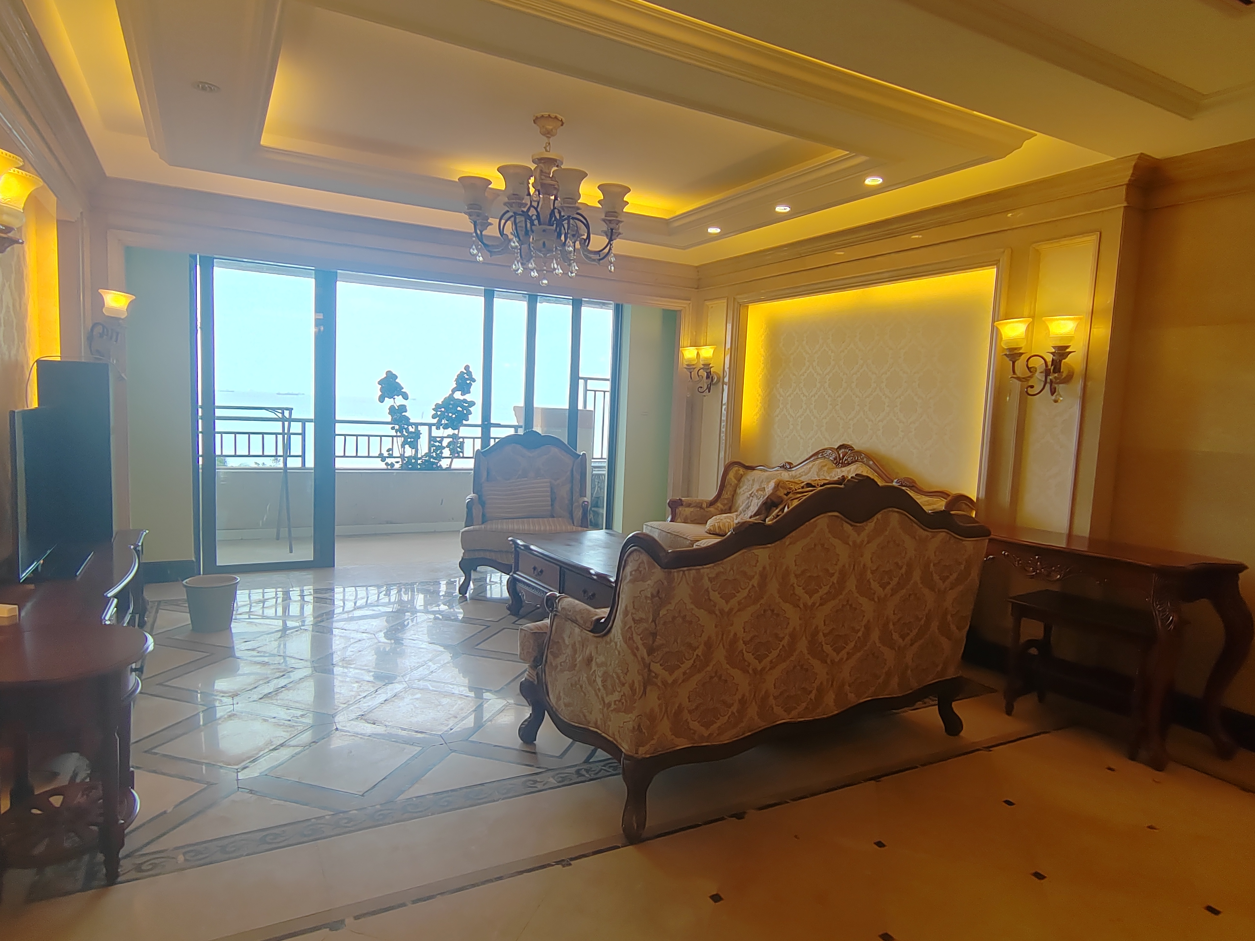 海口湾1号 4室2厅1卫 650.0万 海口湾1号 4室2厅1卫 650.0万客厅