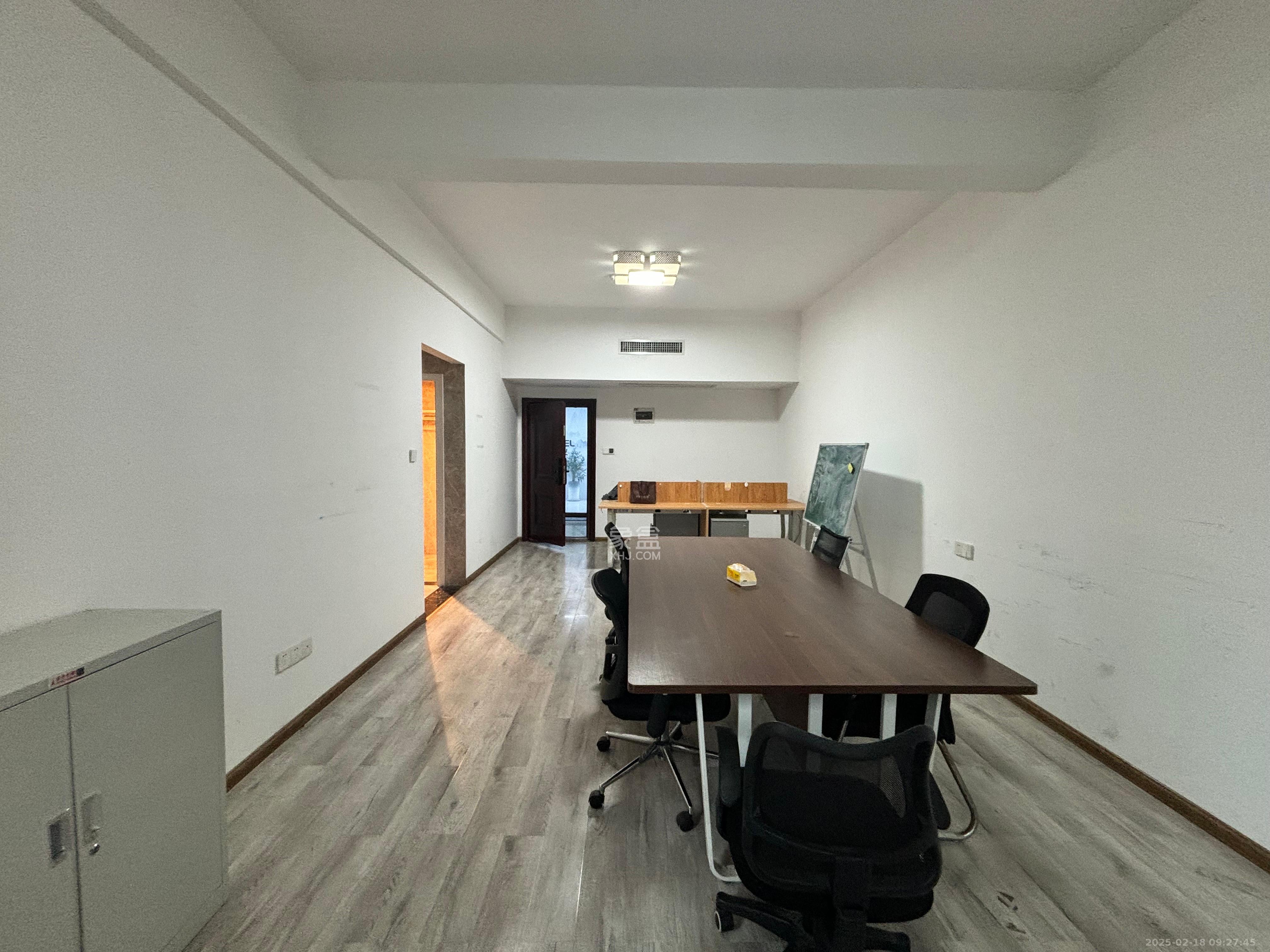 万坤图财富广场 1室1厅1卫 2000.0元/月 万坤图财富广场 1室1厅1卫 2000.0元/月室内图