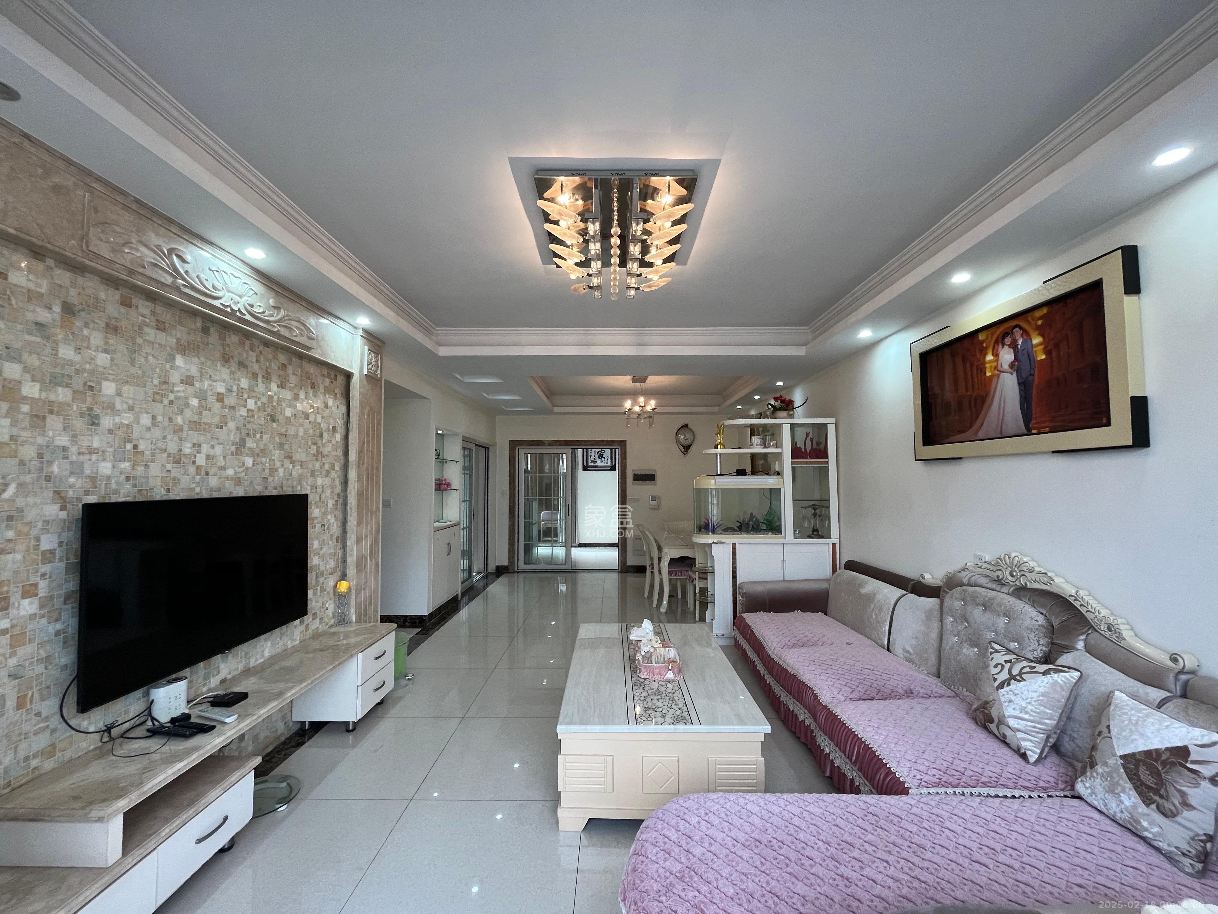 银盘鑫城  3室2厅2卫    2200.0元/月 银盘鑫城  3室2厅2卫    2200.0元/月室内图