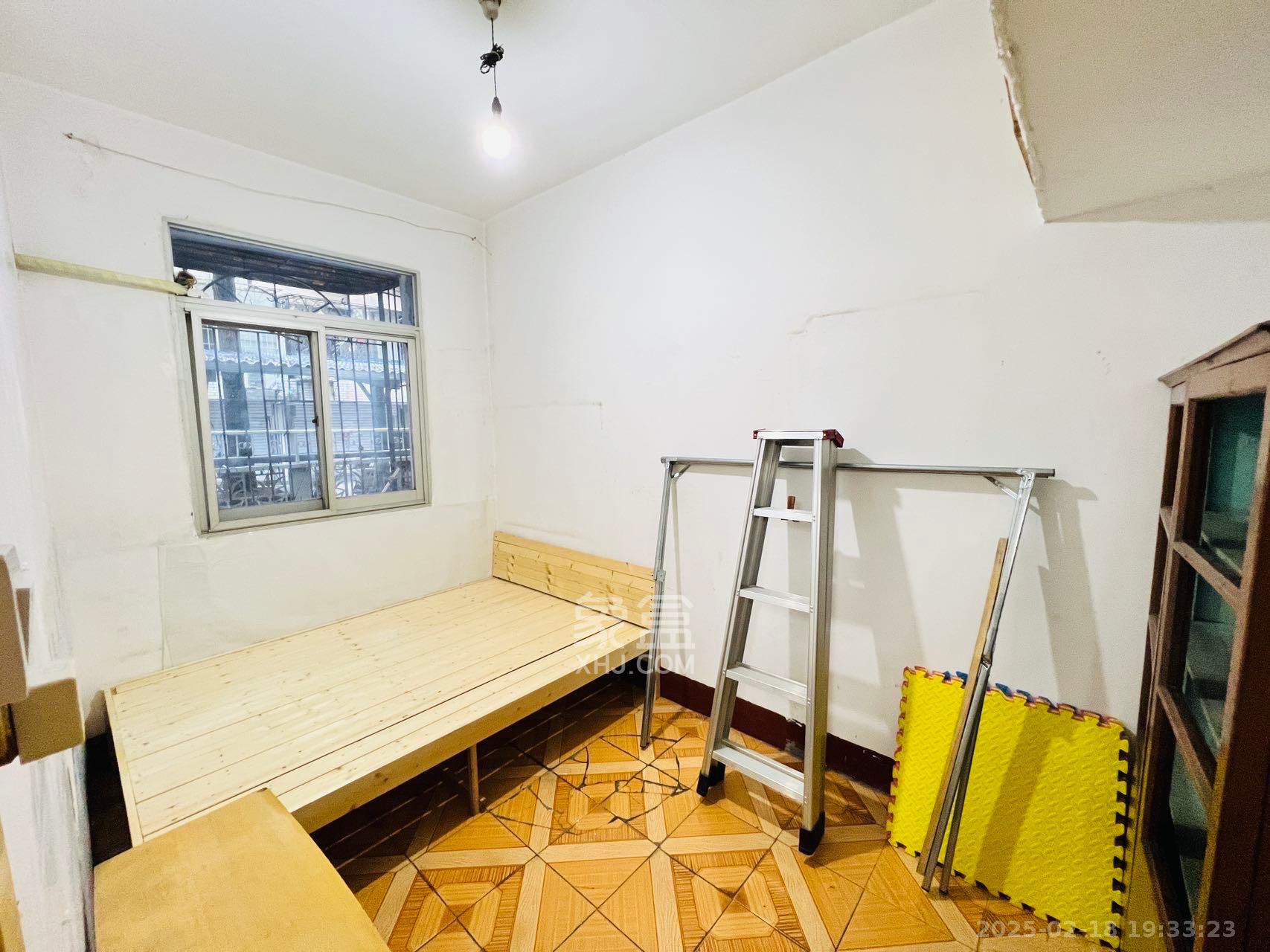 东瓜山三村(东电社区) 3室1厅1卫 1500.0元/月 东瓜山三村(东电社区) 3室1厅1卫 1500.0元/月室内图